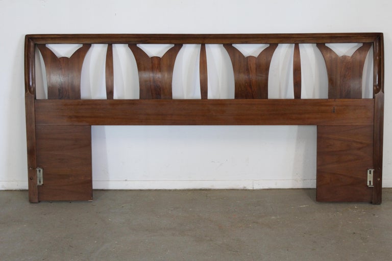 Mid-Century Modern Walnut Sculpted King Size Bed / Headboard For Sale 8