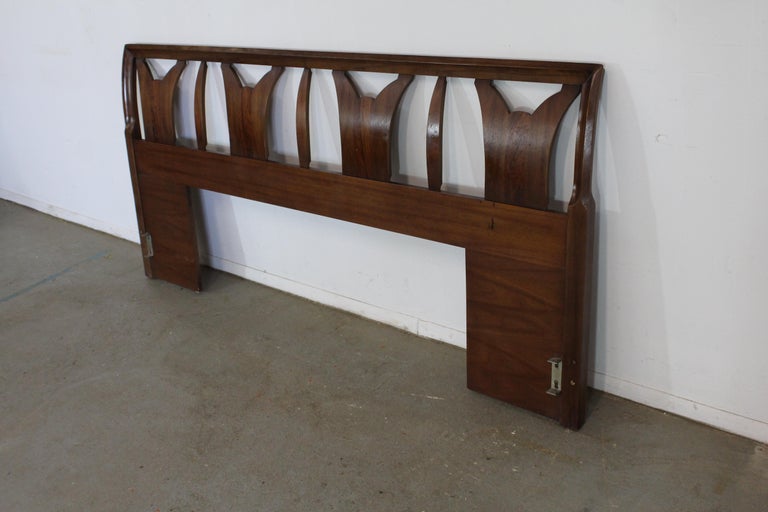 Mid-Century Modern Walnut Sculpted King Size Bed / Headboard In Good Condition For Sale In Wilmington, DE