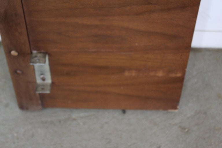 Mid-Century Modern Walnut Sculpted King Size Bed / Headboard For Sale 2
