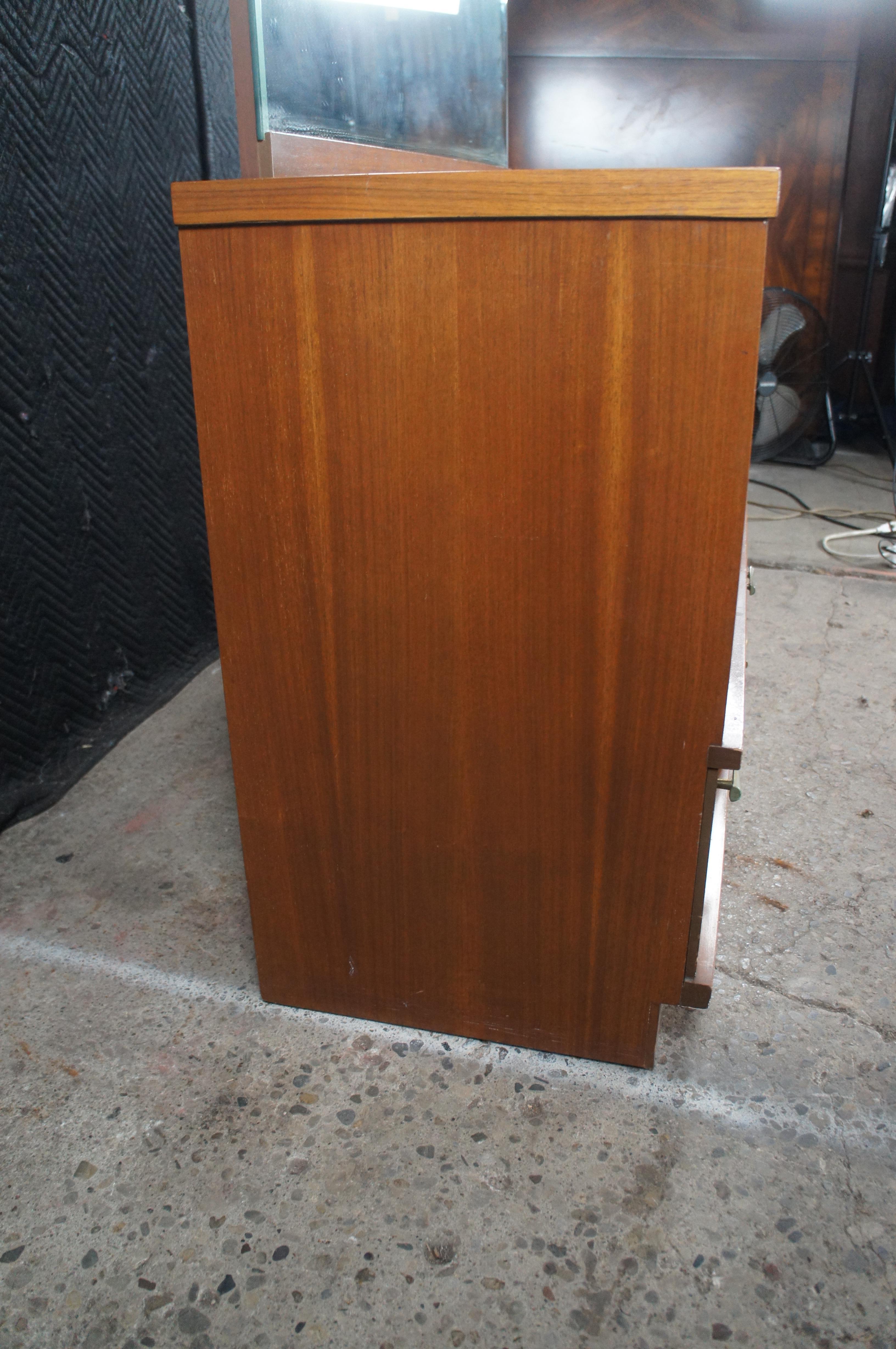 Comò a specchio serpentino in legno di noce del Mid Century Modern, cassettiera Vanity in vendita 8