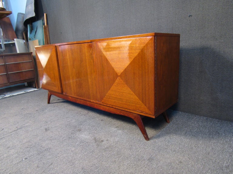 Mid-Century Modern Walnut Server In Good Condition For Sale In Brooklyn, NY