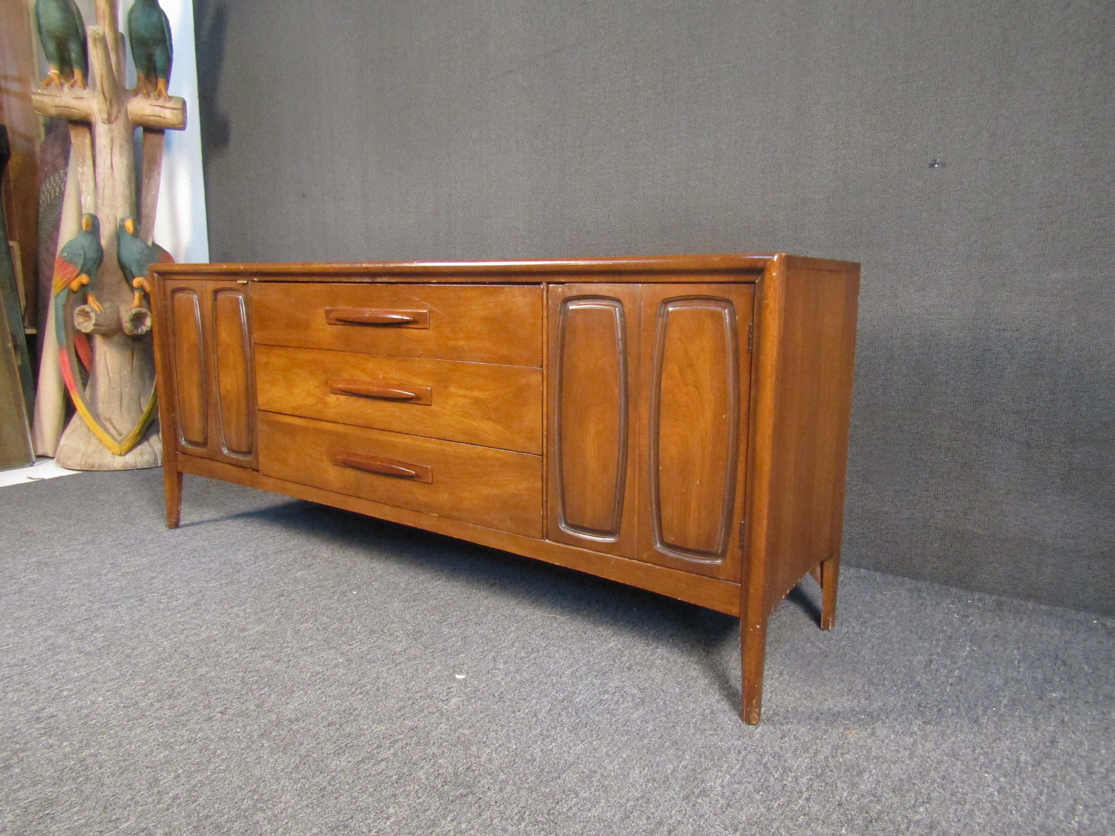 Mid-Century Modern Walnut Server In Good Condition In Brooklyn, NY