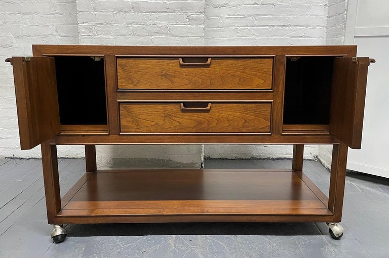 Mid-Century Modern Walnut Server w/ Warmer by Drexel In Good Condition For Sale In New York, NY
