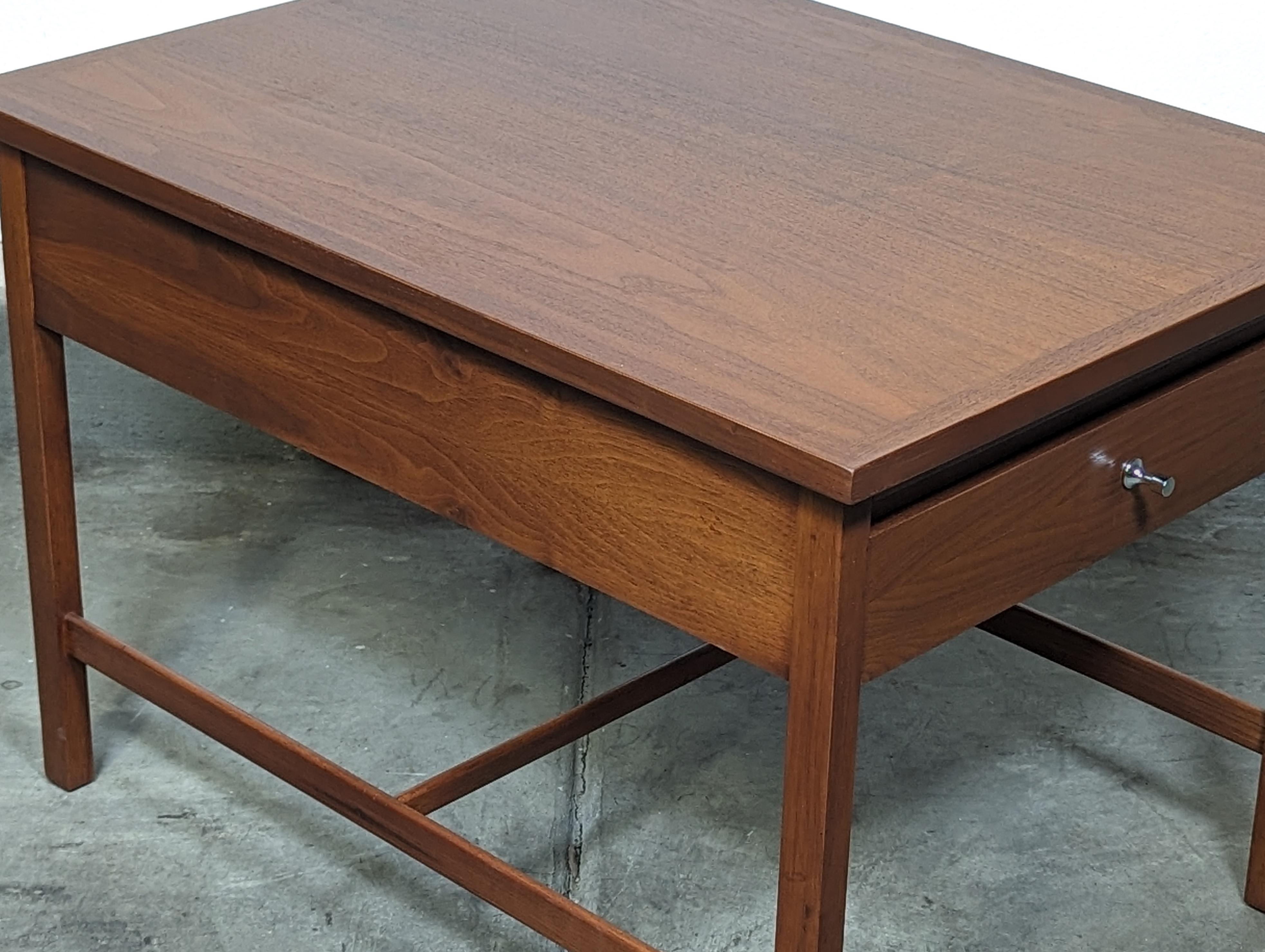 Mid Century Modern Walnut Side/End Table By Paul McCobb for Lane, c1960s For Sale 4