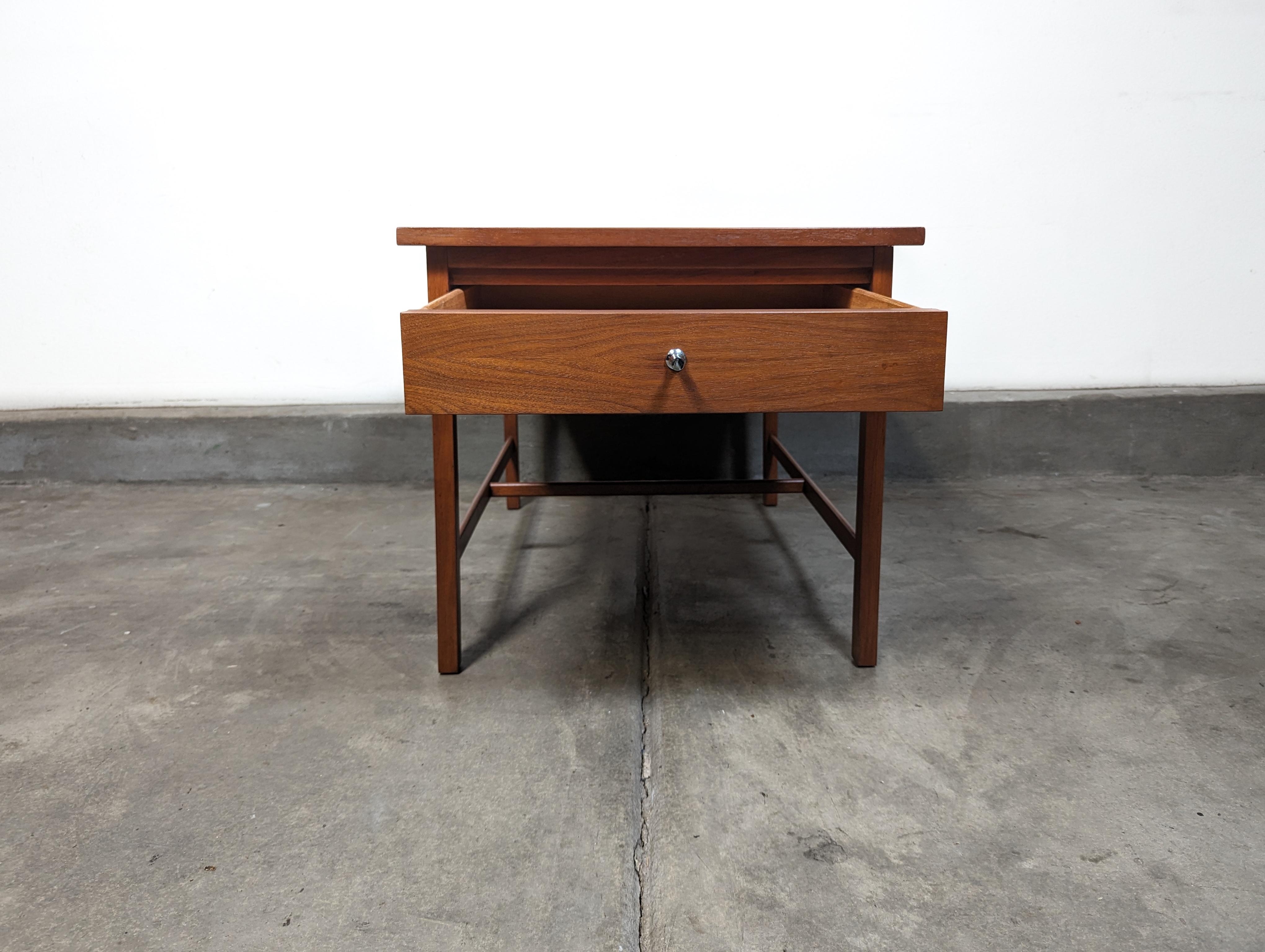 Mid Century Modern Walnut Side/End Table By Paul McCobb for Lane, c1960s For Sale 5