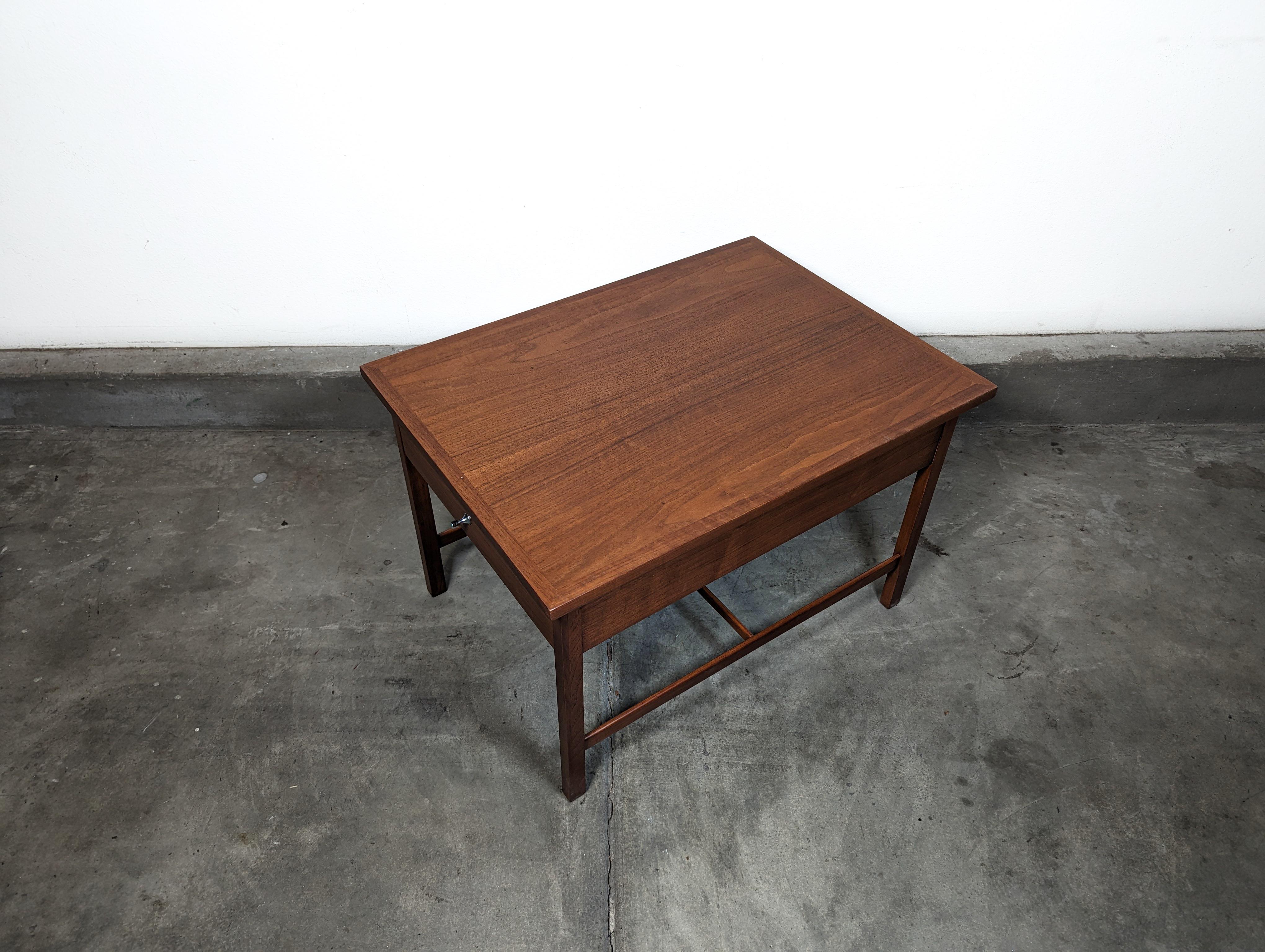 Mid Century Modern Walnut Side/End Table By Paul McCobb for Lane, c1960s For Sale 6