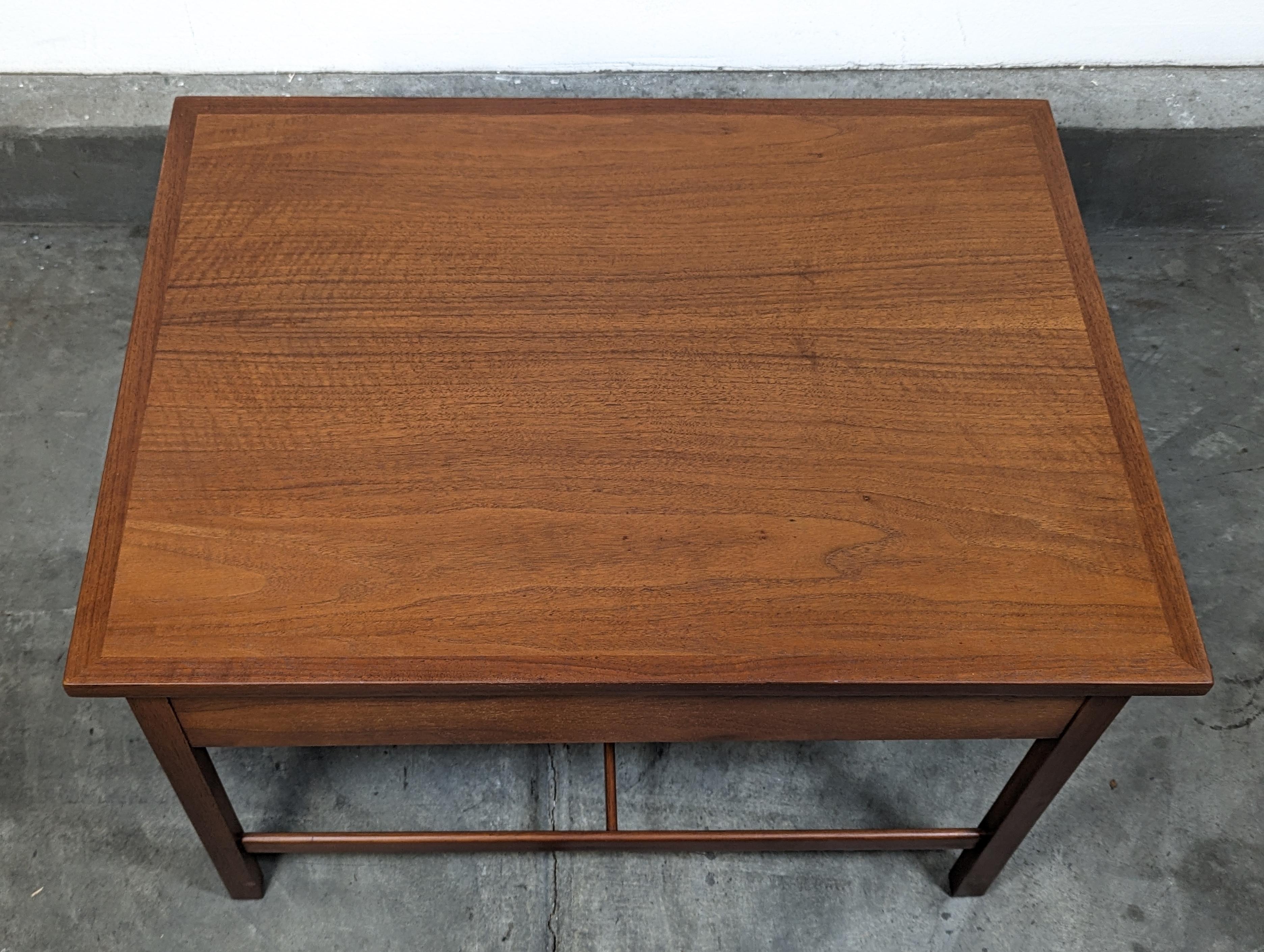 Mid Century Modern Walnut Side/End Table By Paul McCobb for Lane, c1960s For Sale 7