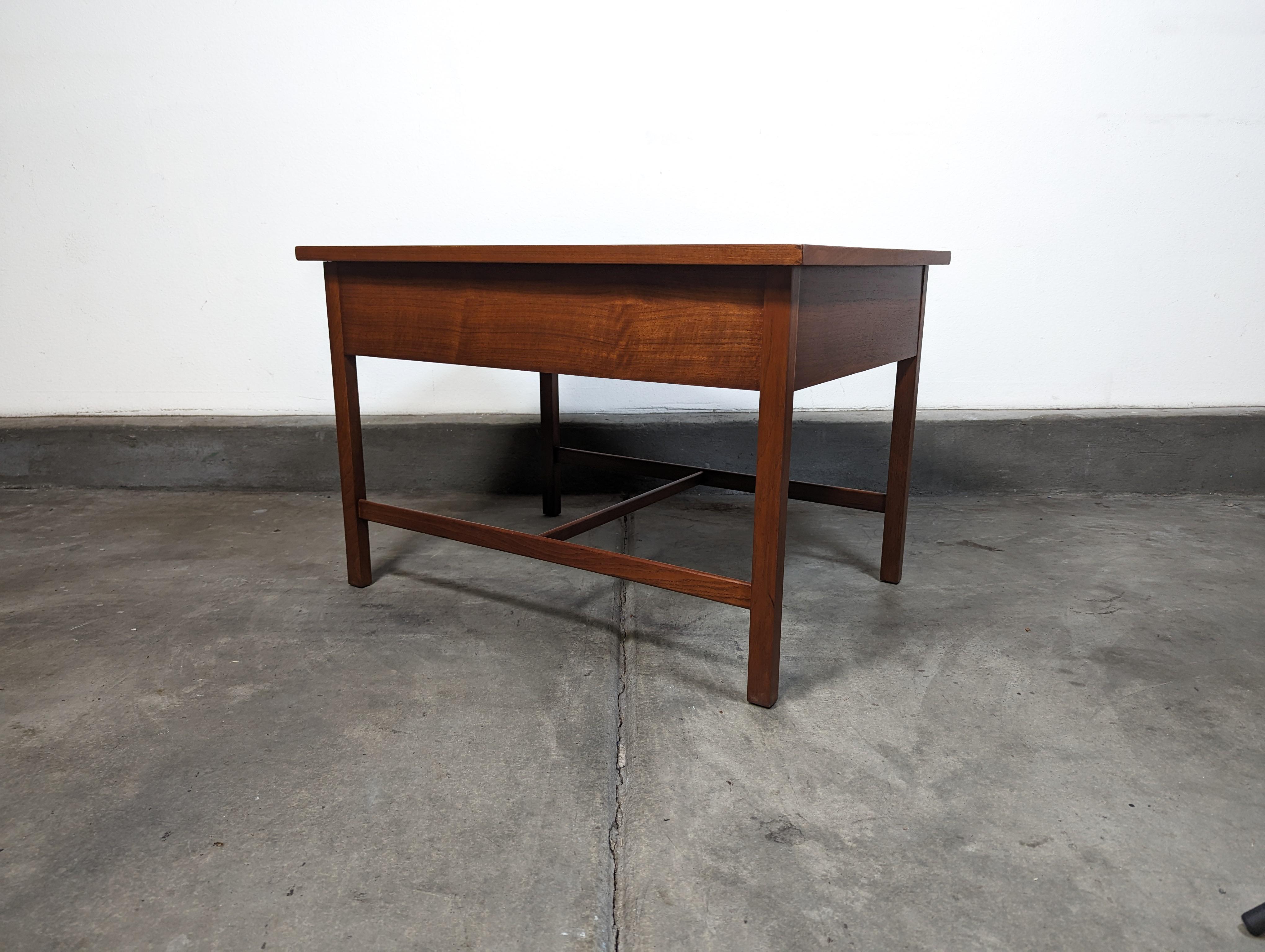 Mid Century Modern Walnut Side/End Table By Paul McCobb for Lane, c1960s For Sale 9