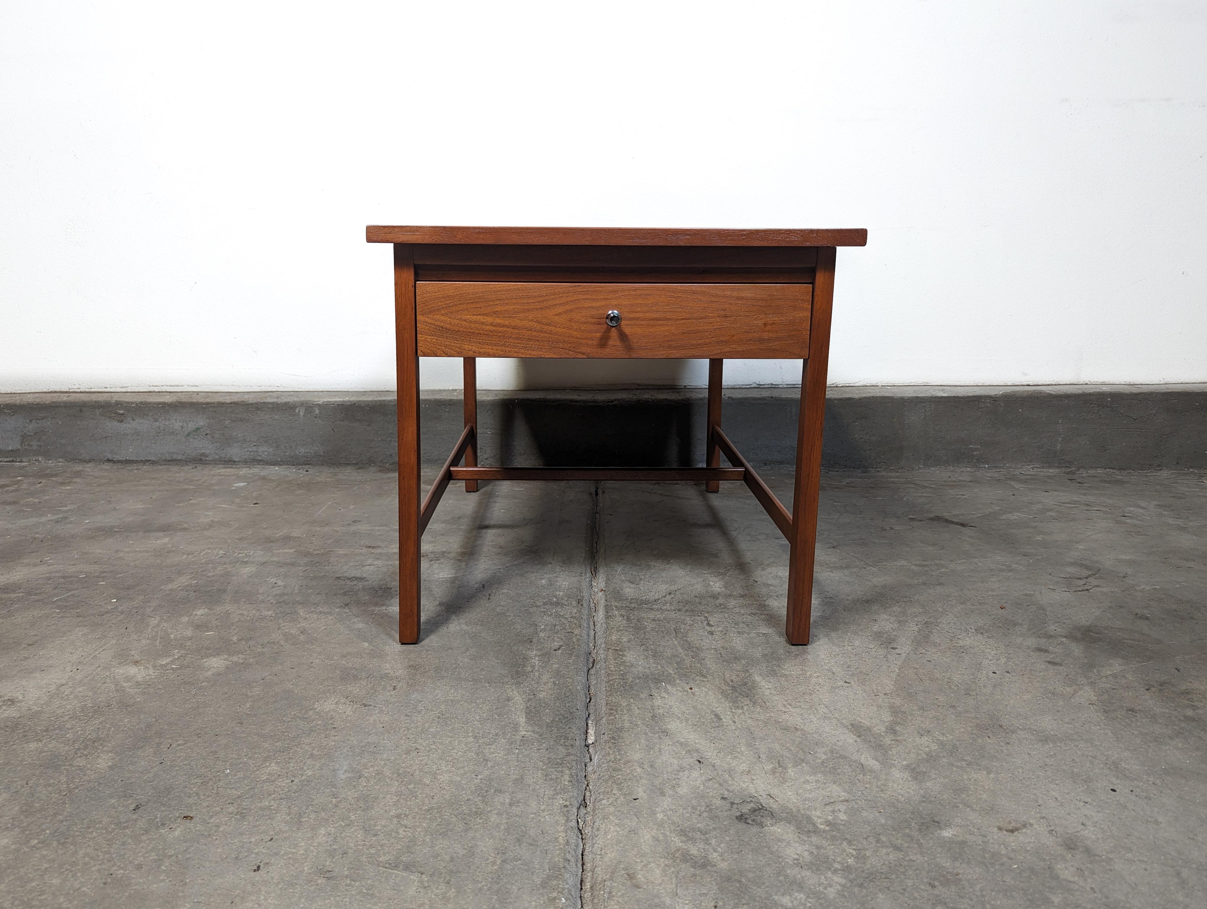Mid Century Modern Walnut Side/End Table By Paul McCobb for Lane, c1960s For Sale 10