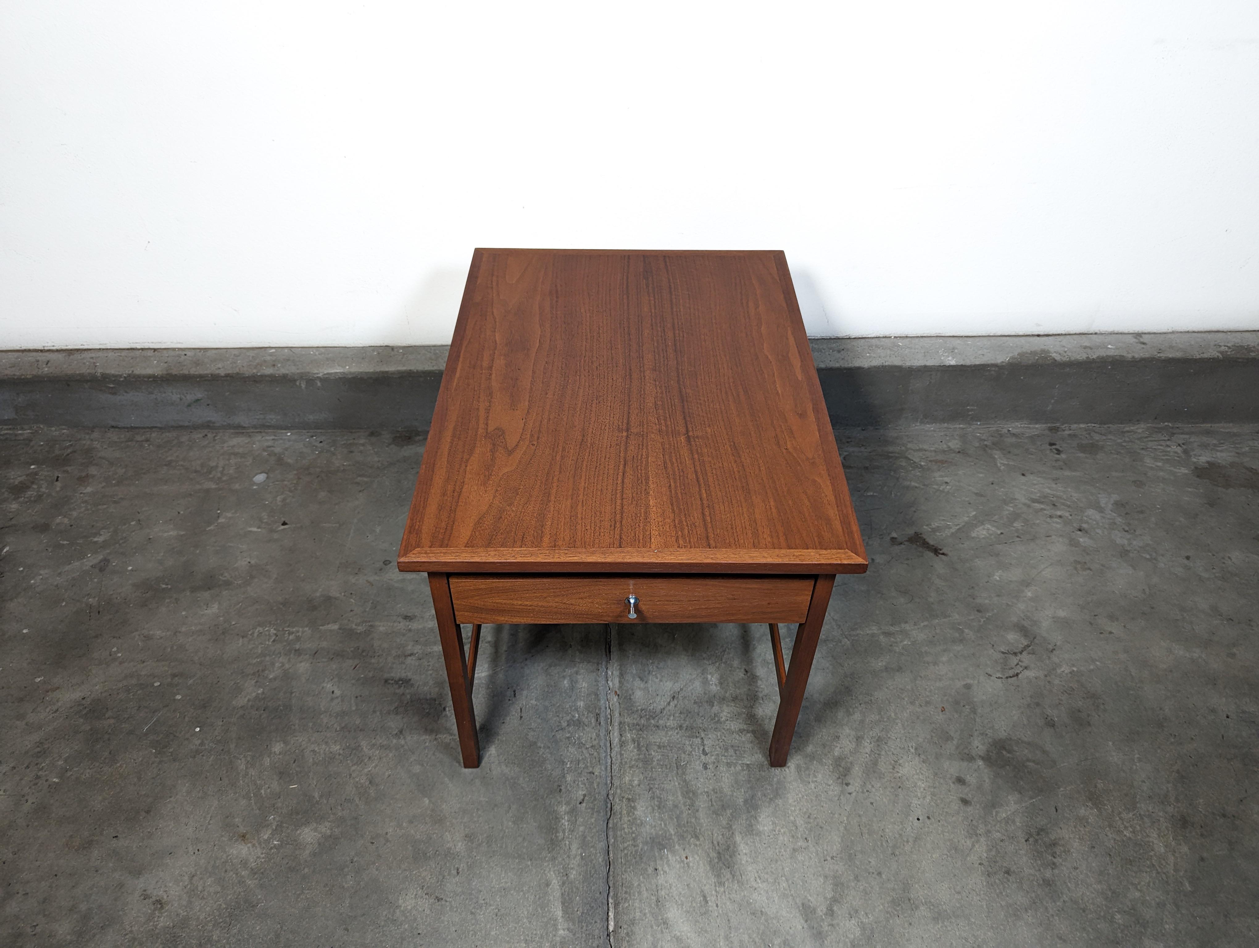 American Mid Century Modern Walnut Side/End Table By Paul McCobb for Lane, c1960s For Sale