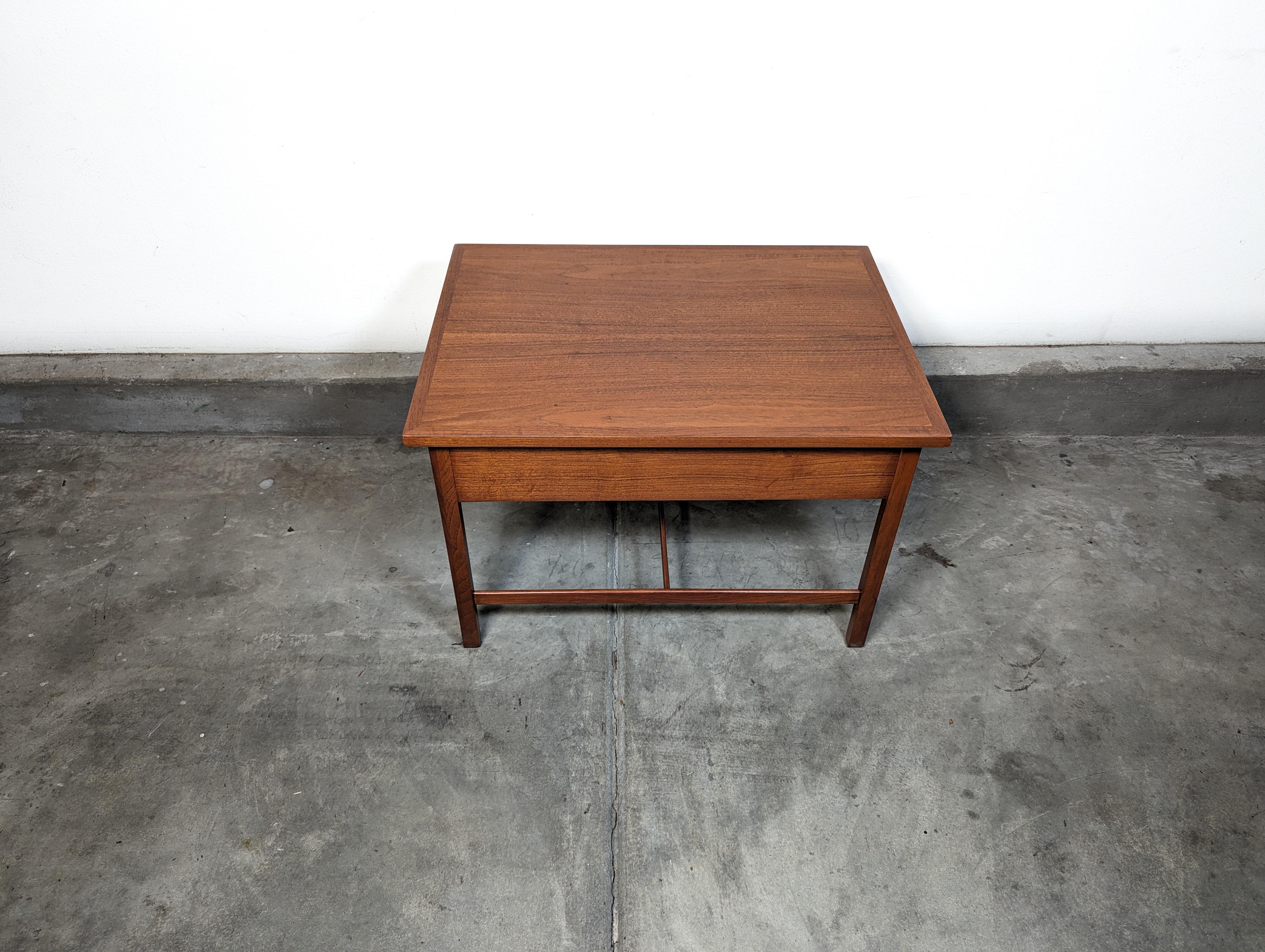 Mid Century Modern Walnut Side/End Table By Paul McCobb for Lane, c1960s For Sale 2