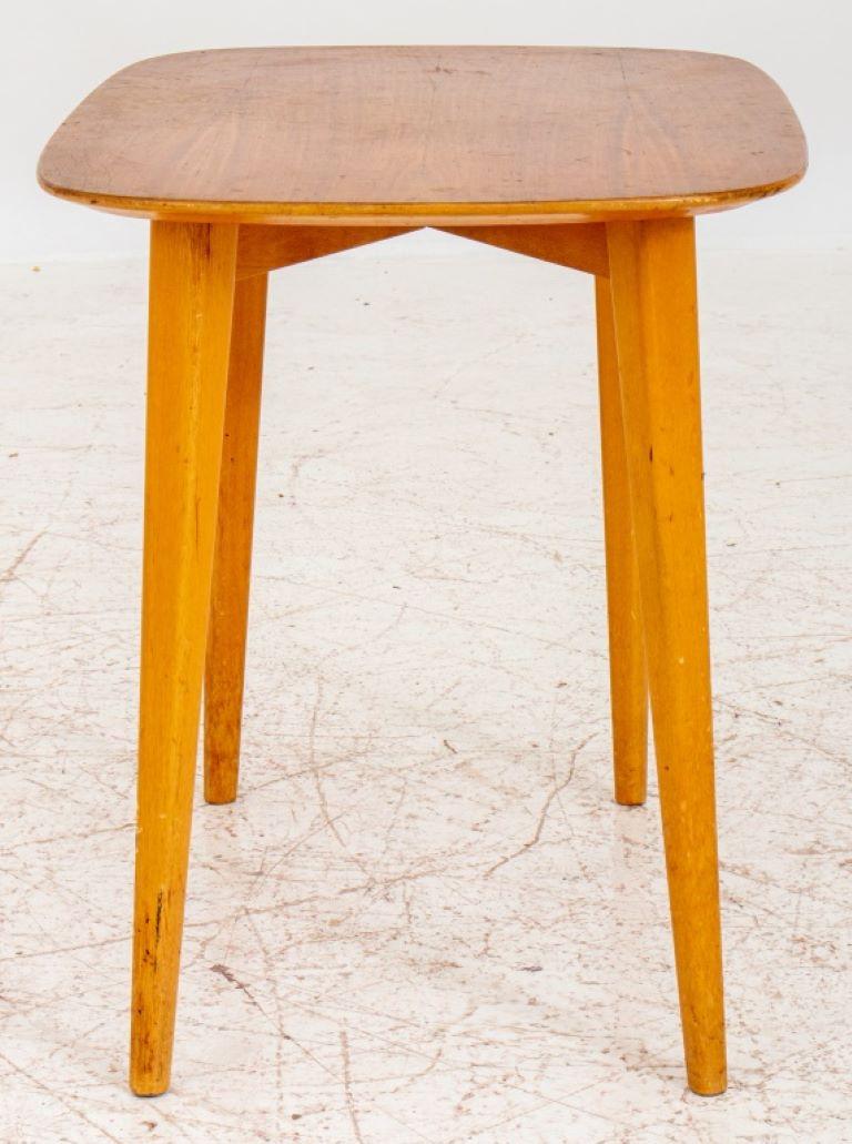 Mid-Century Modern Walnut Side Table In Fair Condition For Sale In New York, NY