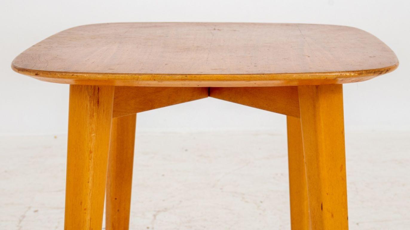 20th Century Mid-Century Modern Walnut Side Table For Sale