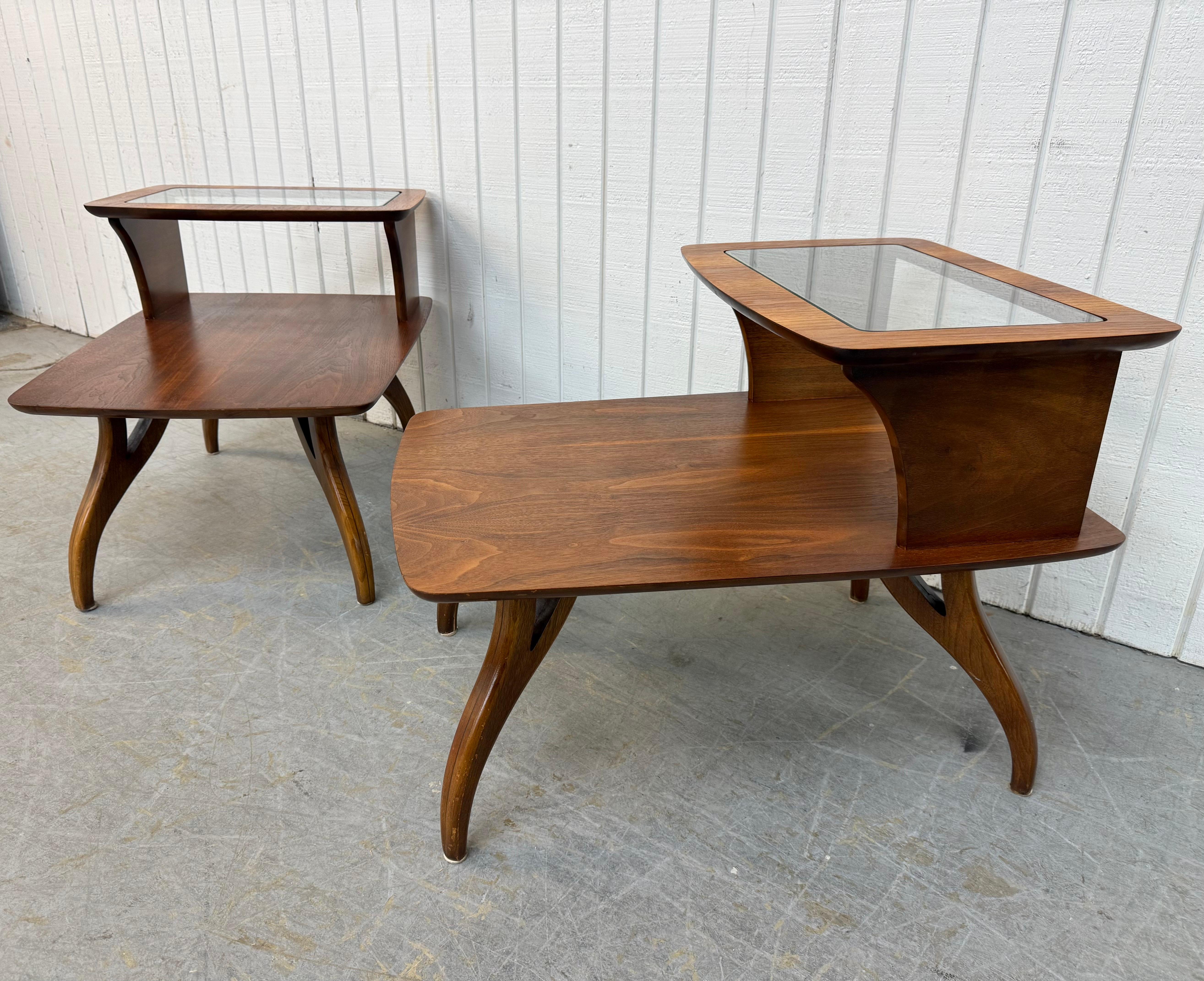 Mesas auxiliares de nogal modernas de mediados de siglo - Lote de 2 Moderno de mediados de siglo en venta