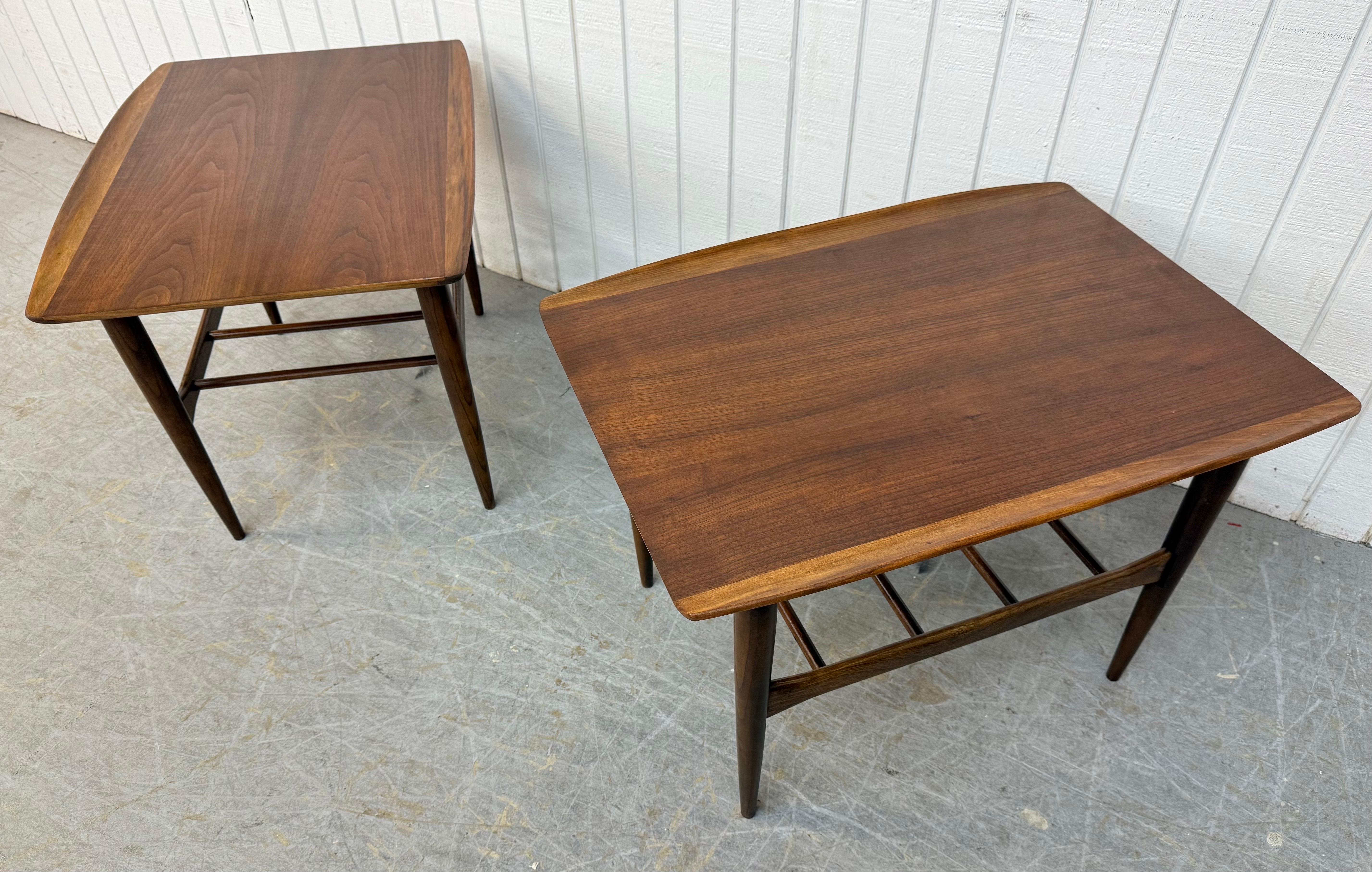 Tables d'appoint en noyer modernes du milieu du siècle - Lot de 2 Bon état - En vente à Clarksboro, NJ