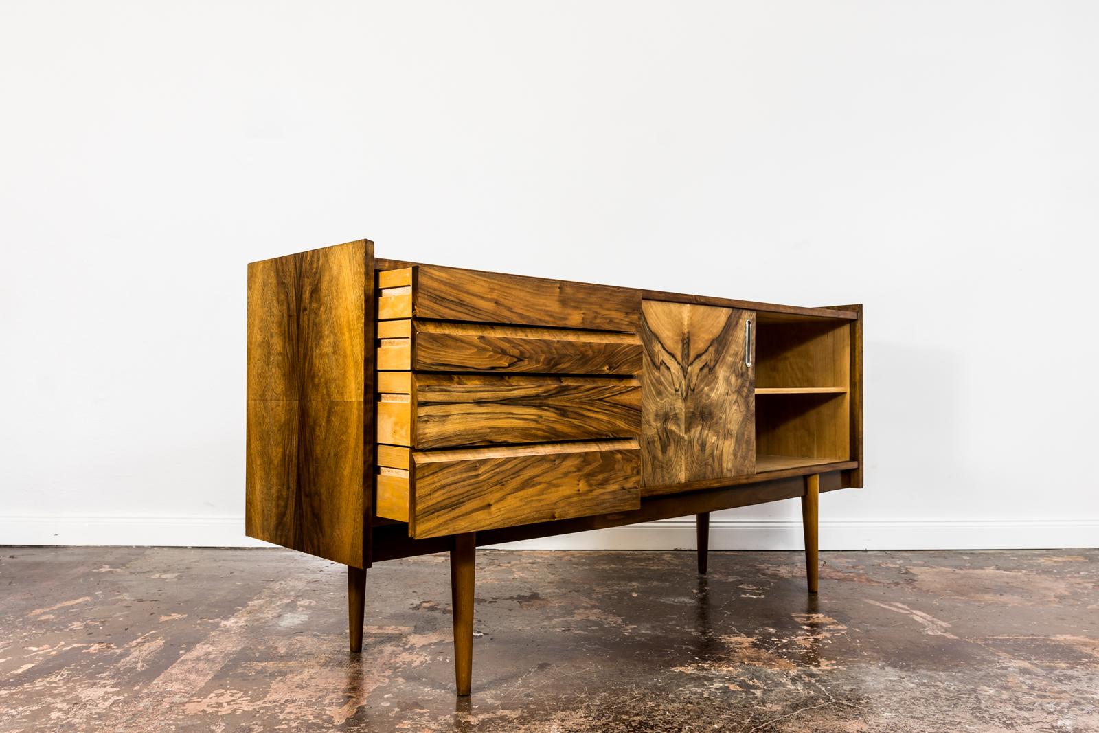 Mid Century Modern Walnut Sideboard from Bytomskie Fabryki Mebli, 1960's In Good Condition For Sale In Wroclaw, PL