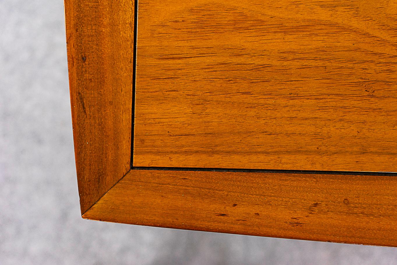 Mid-Century Modern Walnut Sideboard by Deilcraft For Sale 4