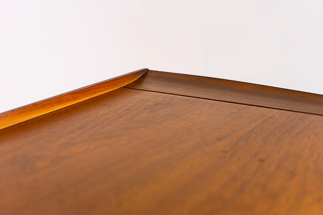 Mid-Century Modern Walnut Sideboard by Deilcraft For Sale 1