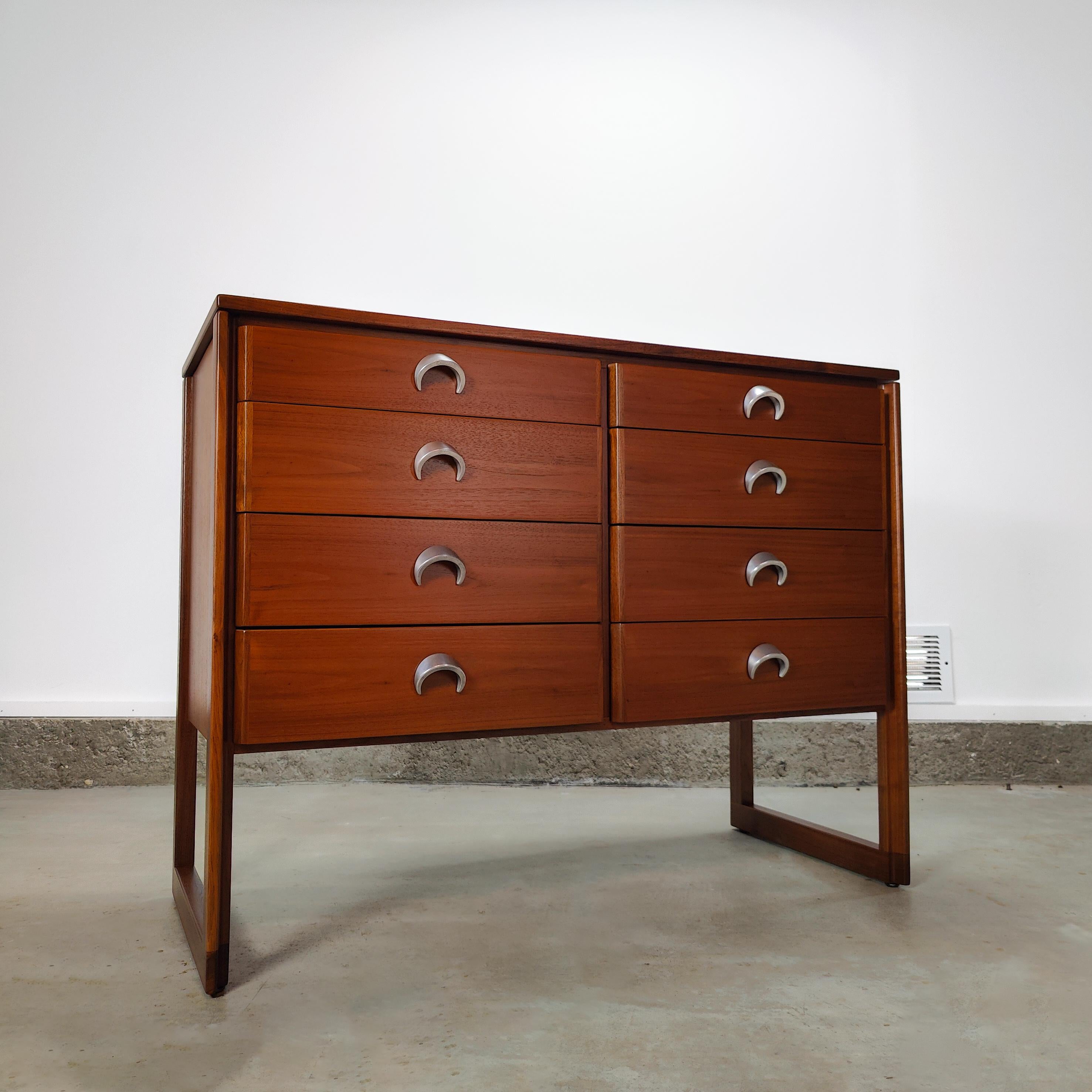Just in - a spectacular & rare case piece by American designer and icon, Jens Risom. Features a walnut frame that sit pretty on a sled base with walnut drawer fronts & concave pulls. Retains original plaque. Perfect for that classic clean lined look
