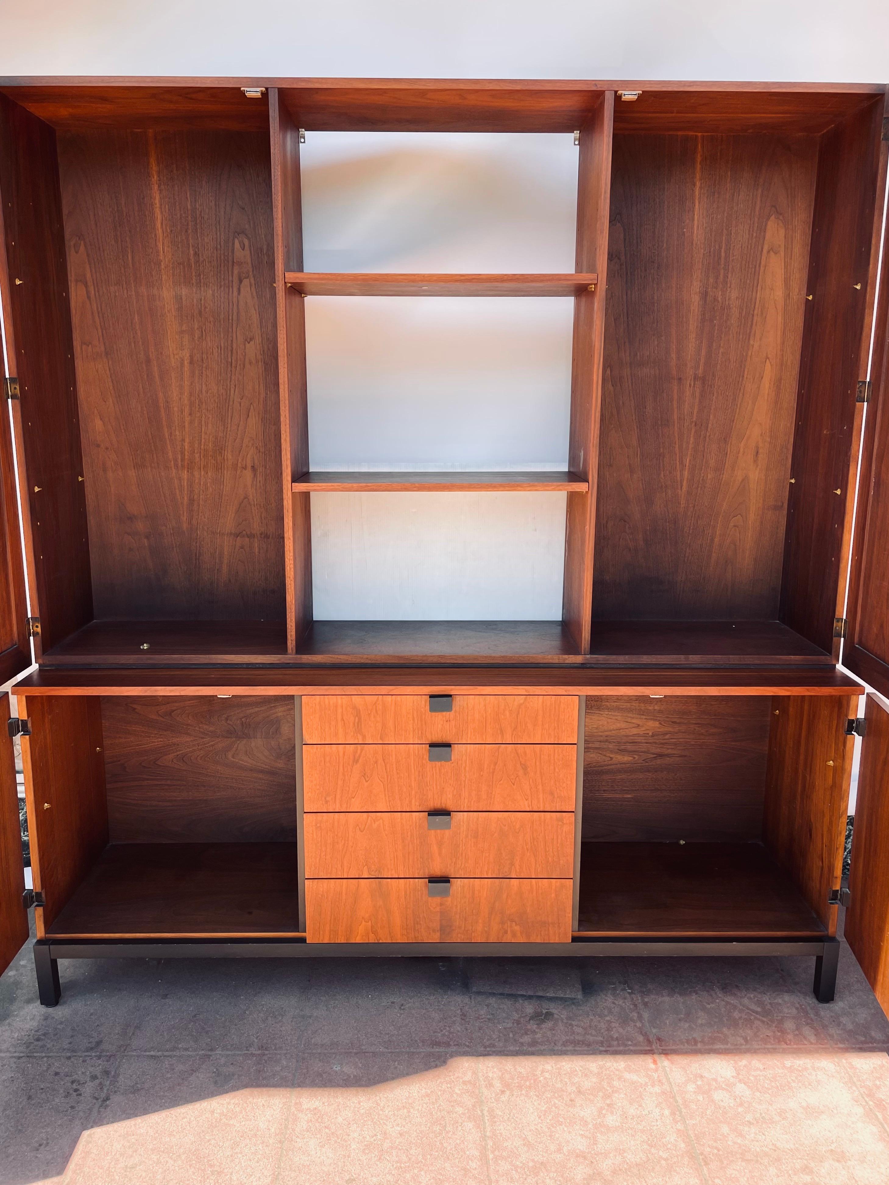 Mid-Century Modern Walnut Sideboard Credenza by Milo Baughman for Directional In Good Condition In San Diego, CA