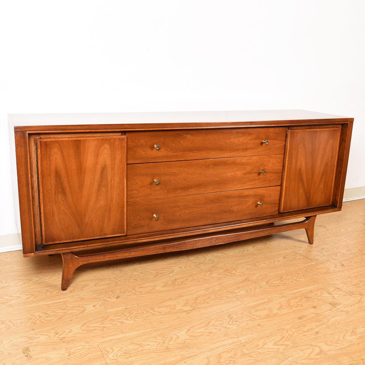 Mid-Century Modern Walnut Sideboard Dresser

Additional Information:
Material: Walnut
Style: Mid-Century Modern
Featured at Kensington:
This handsome walnut MCM piece is by the notable American furniture manufacturer Kent Coffey.
Tons of