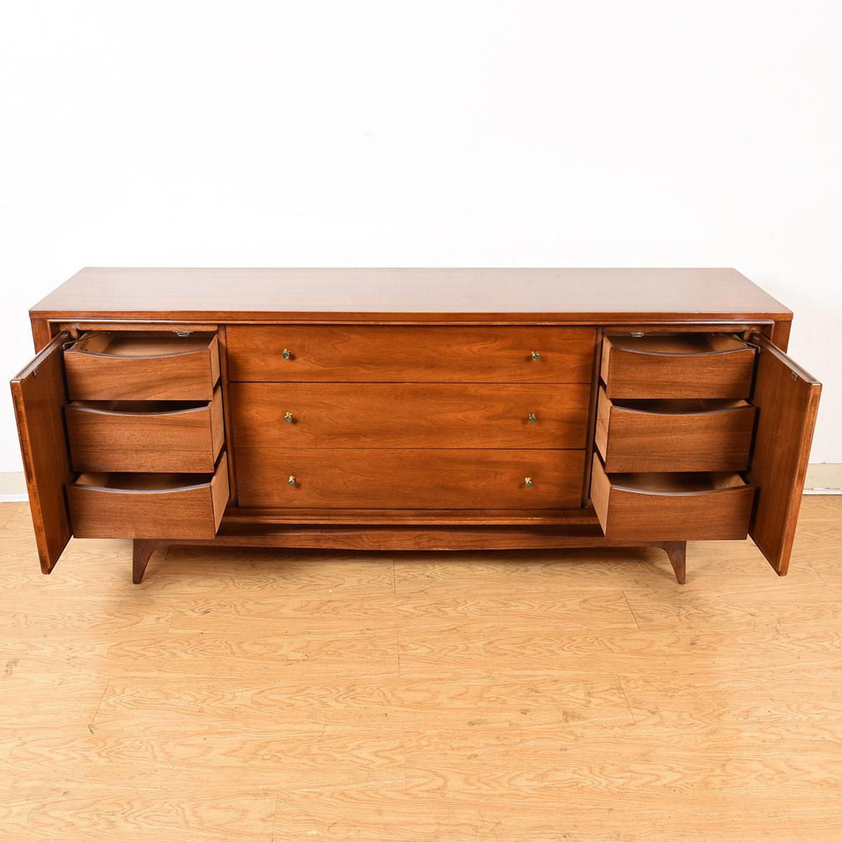 20th Century Mid-Century Modern Walnut Sideboard Dresser For Sale