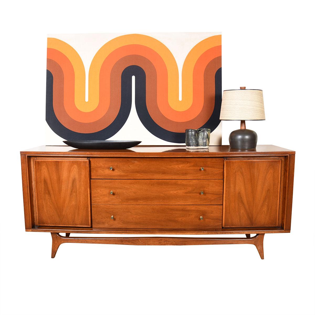 Mid-Century Modern Walnut Sideboard Dresser For Sale 3