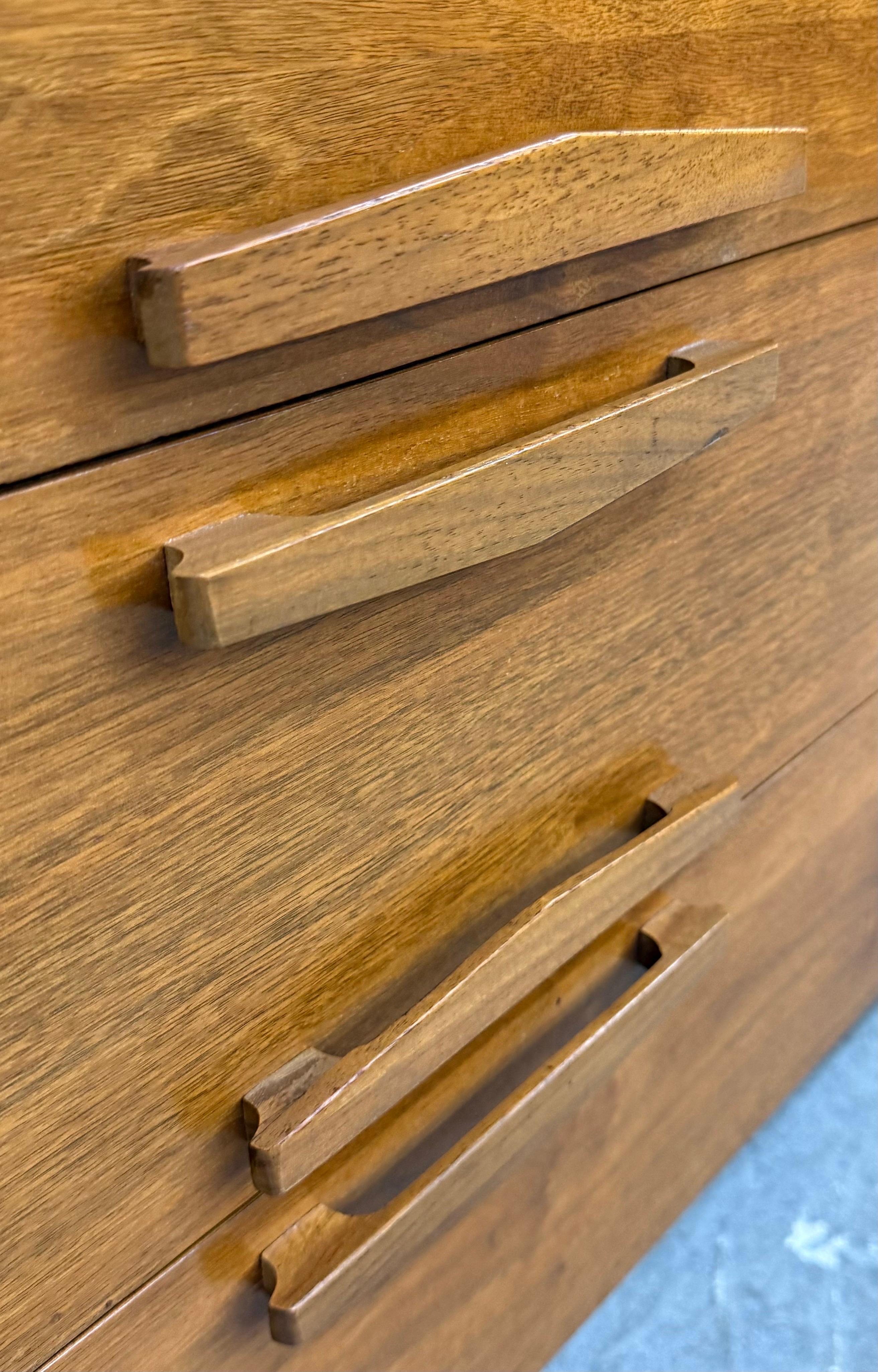 Mid-Century Modern Walnut Sideboard 3