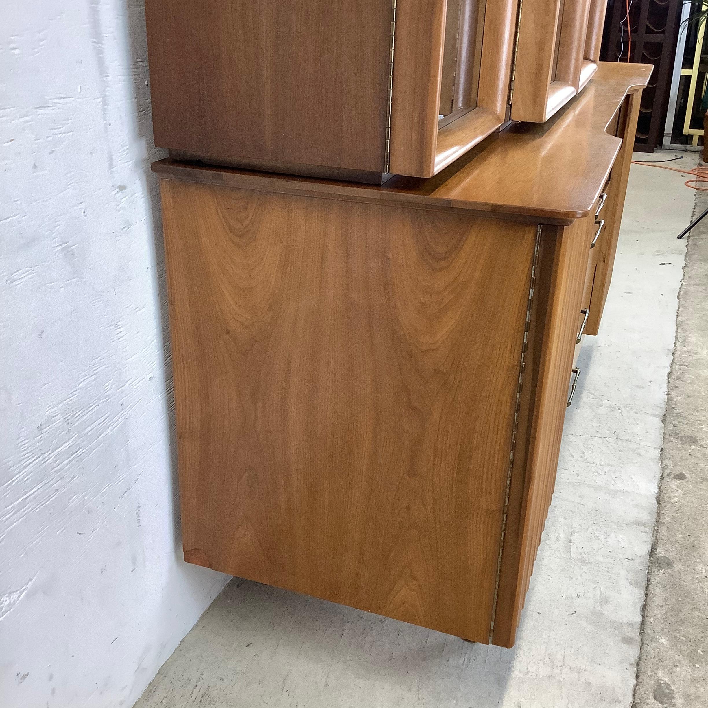 Mid-Century Modern Walnut Sideboard with Display Topper In Good Condition In Trenton, NJ