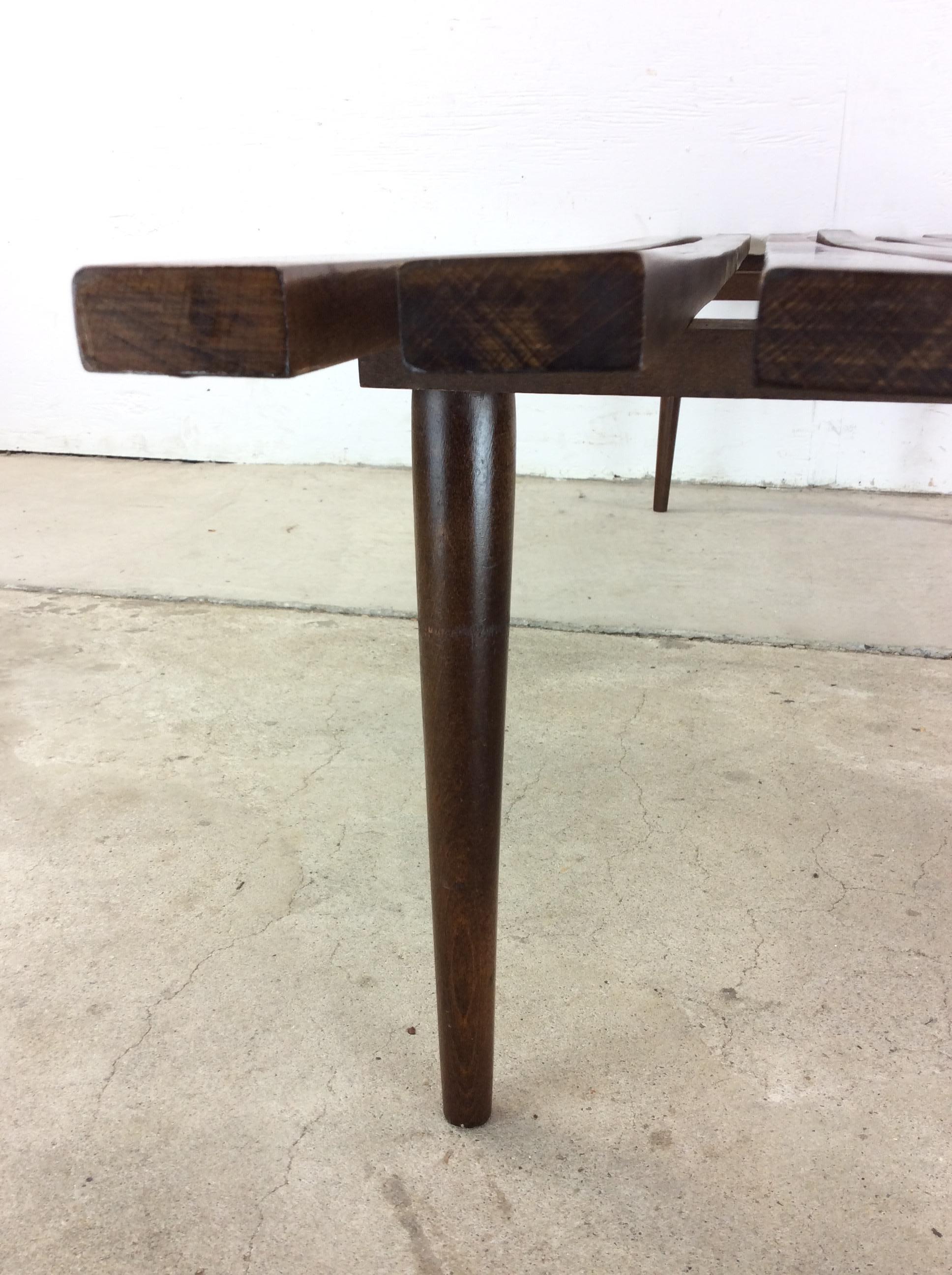 Mid-Century Modern Table basse à lattes en noyer de style The Moderns en vente
