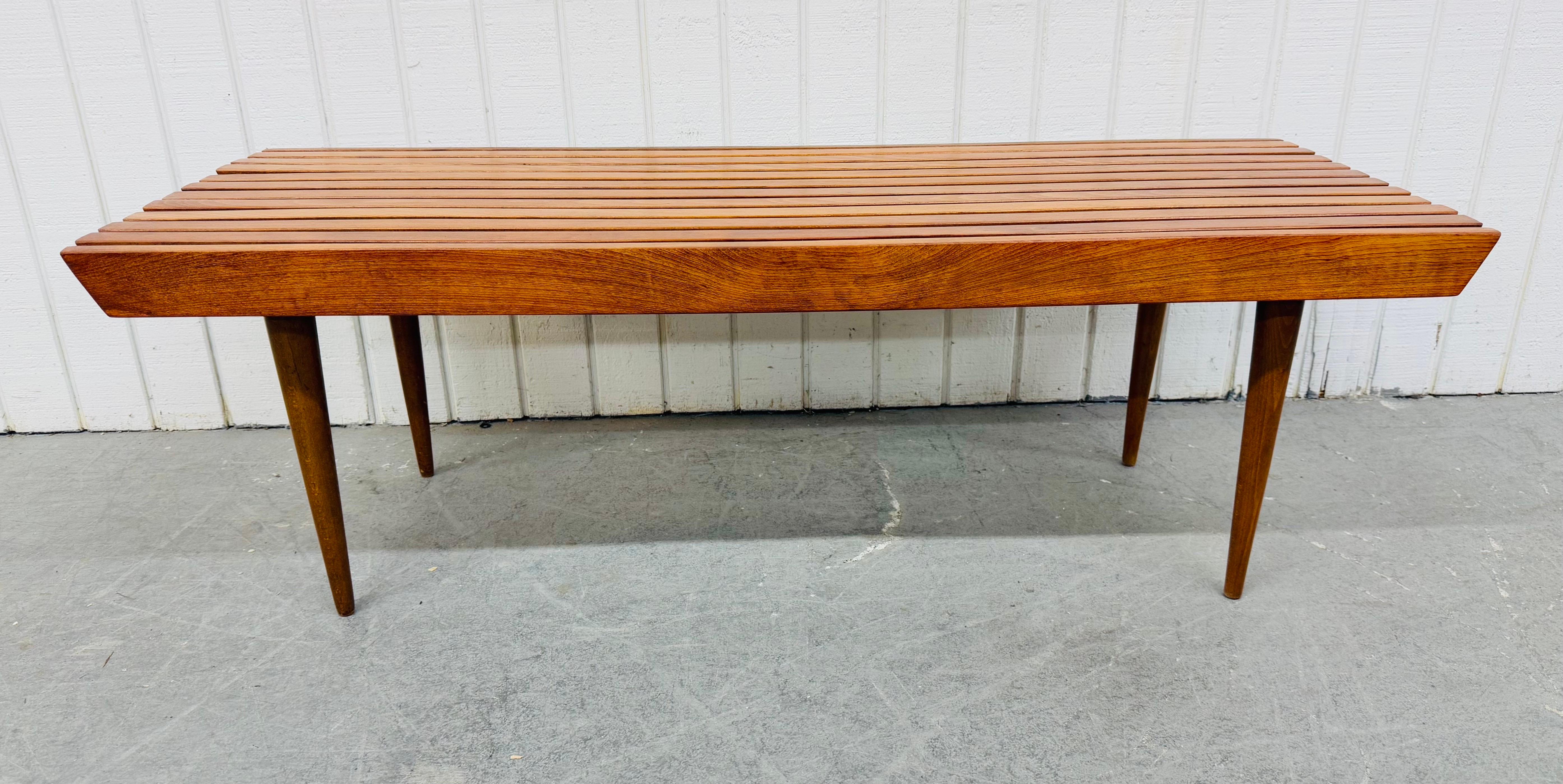 Table basse à lattes en noyer The Moderns Bon état - En vente à Clarksboro, NJ