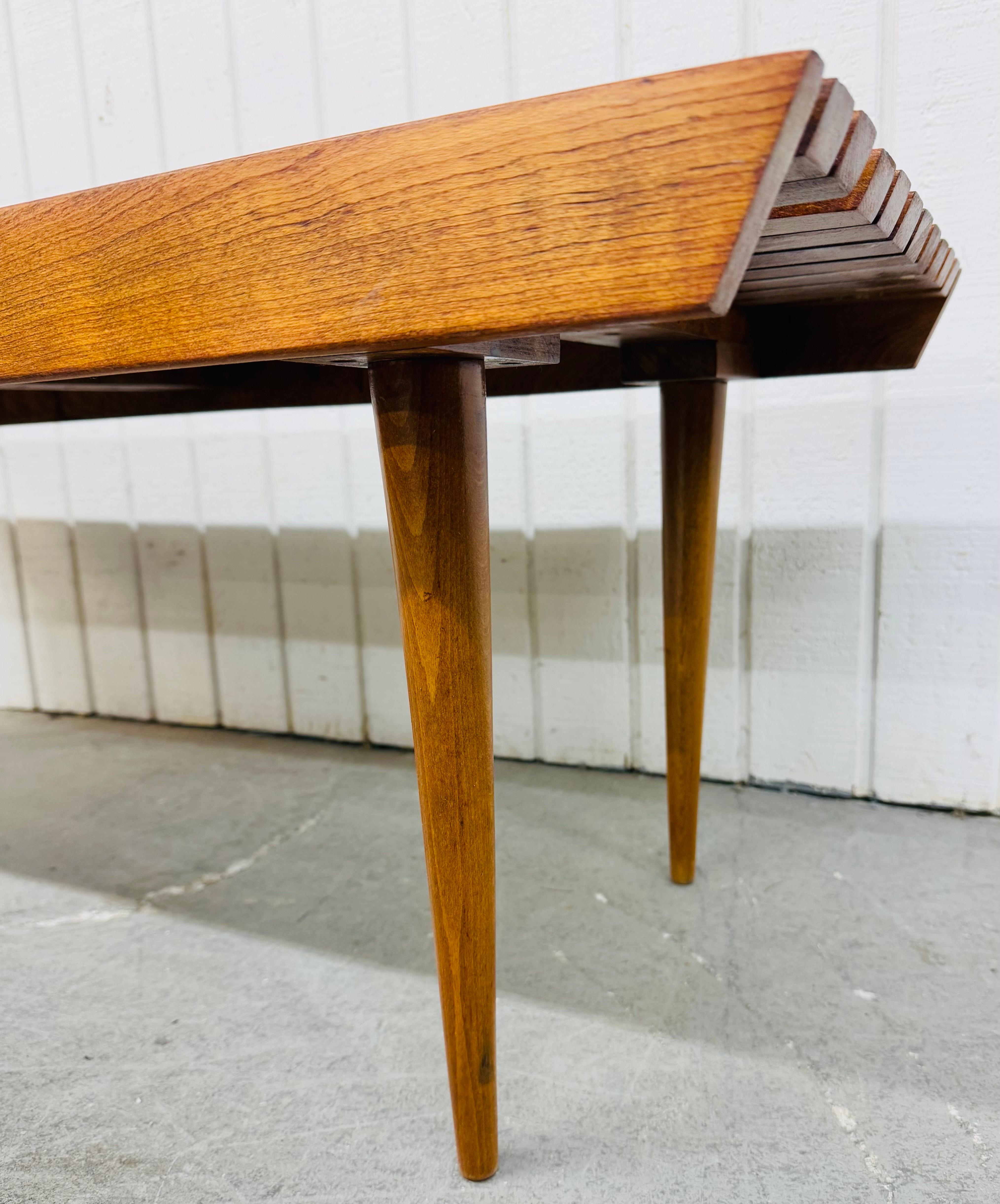 Table basse à lattes en noyer The Moderns en vente 1