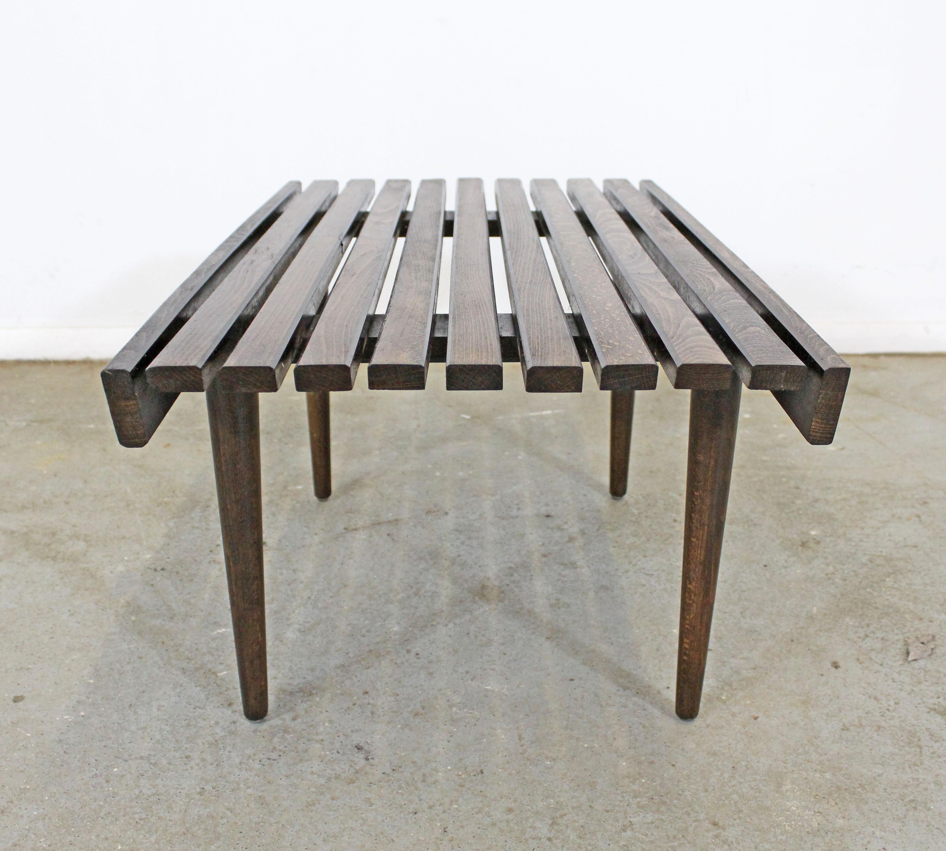 Mid-Century Modern Walnut Slat Bench End/Side Table In Good Condition In Wilmington, DE