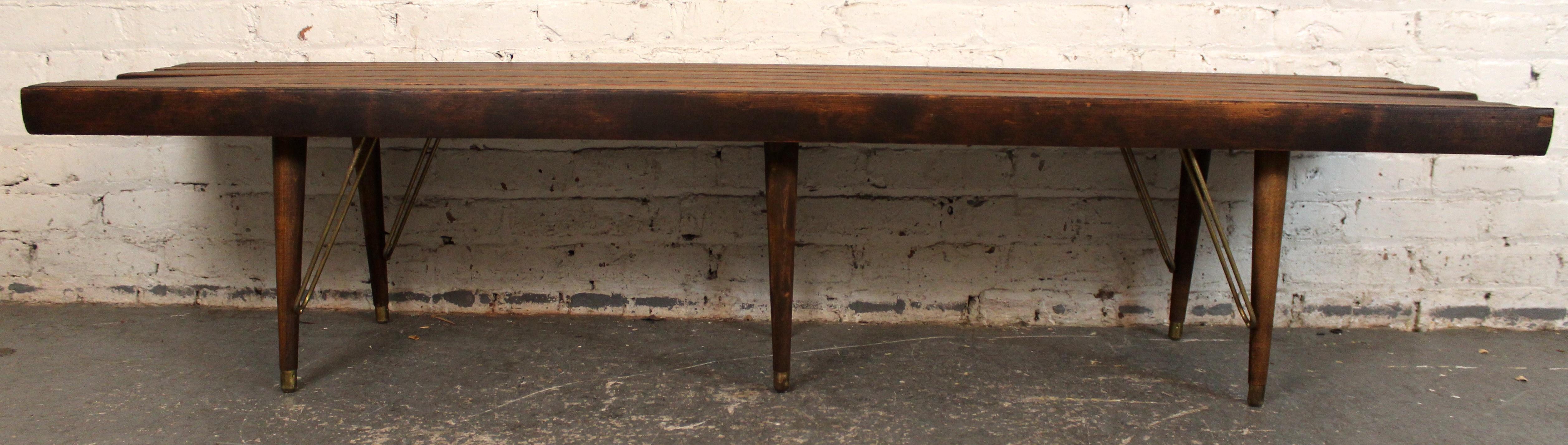 Américain Banc à lattes en noyer moderne du milieu du siècle en vente