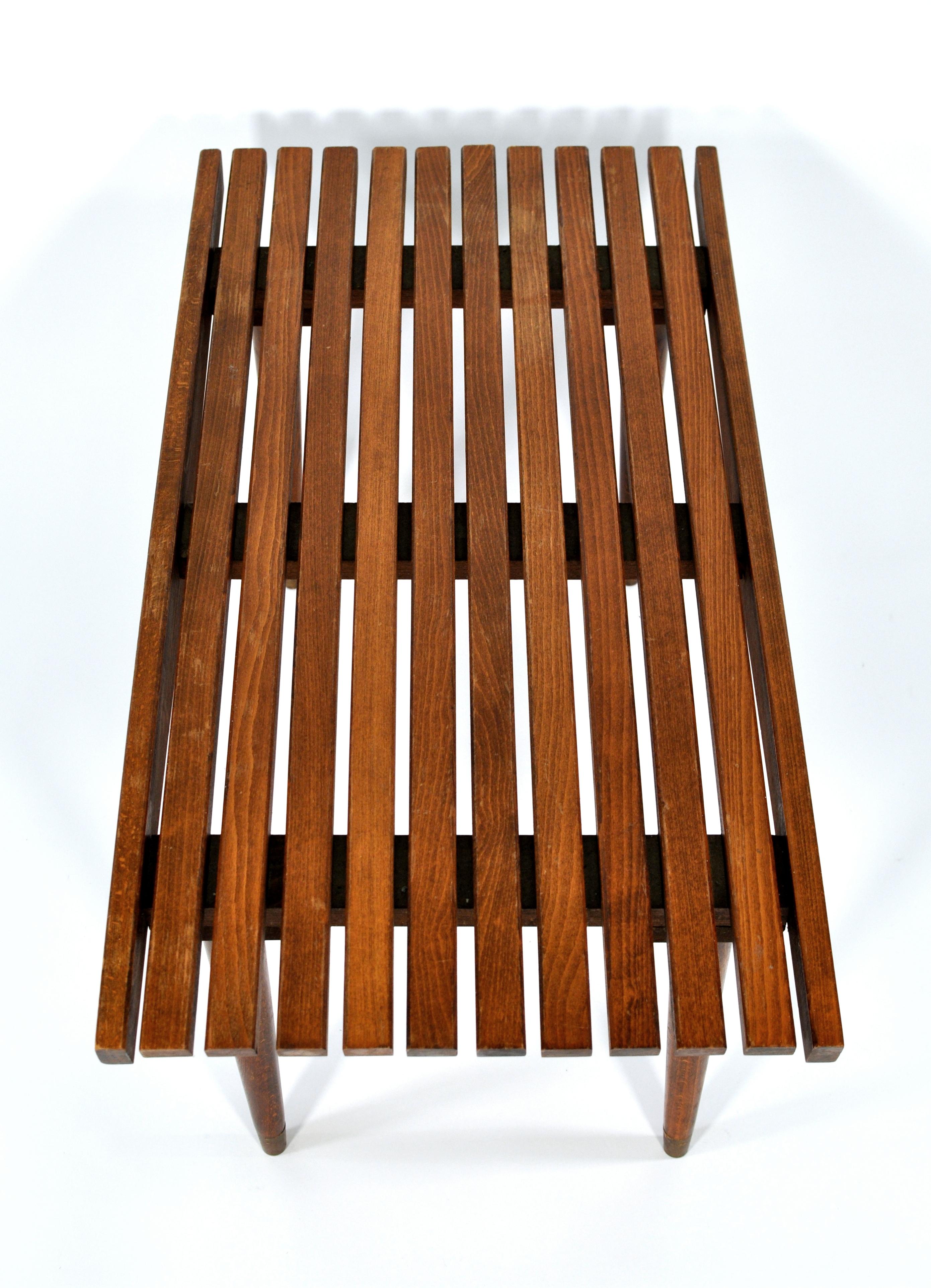 Mid-Century Modern Walnut Slat Bench In Good Condition In Miami, FL