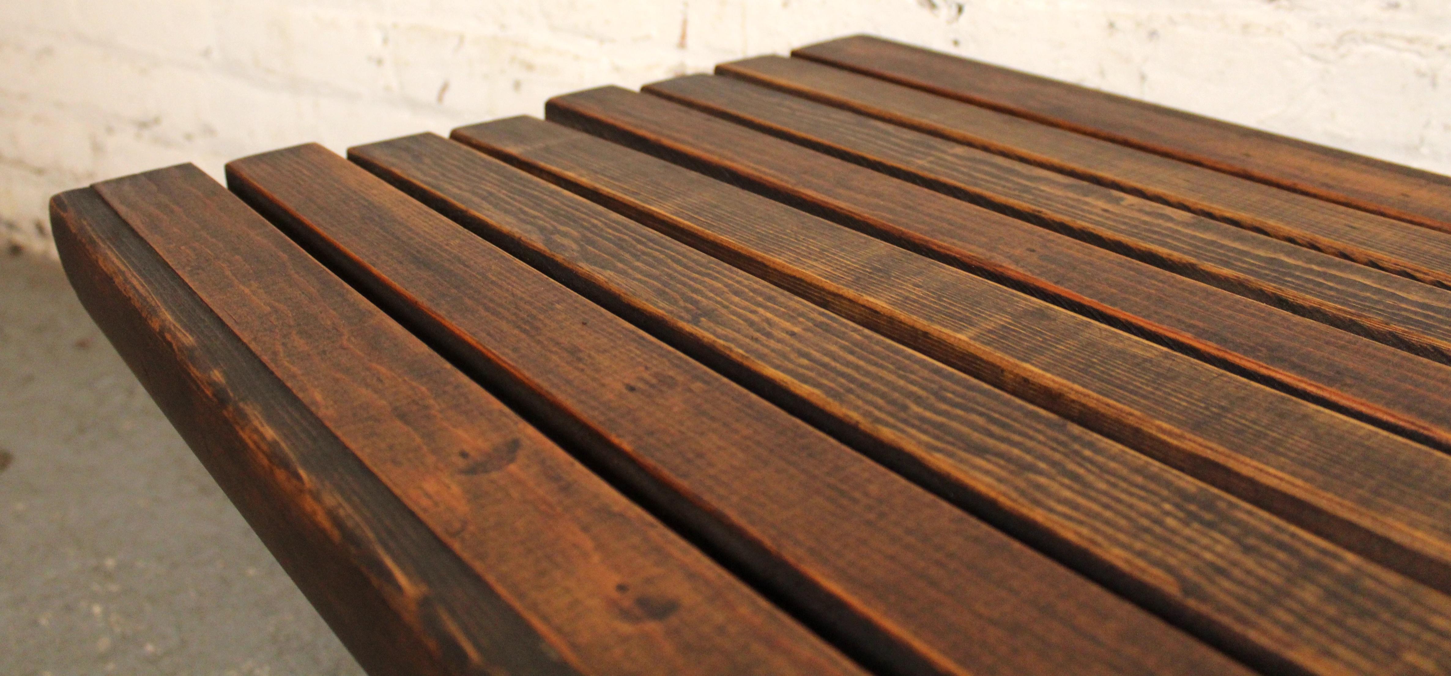 Banc à lattes en noyer moderne du milieu du siècle en vente 1