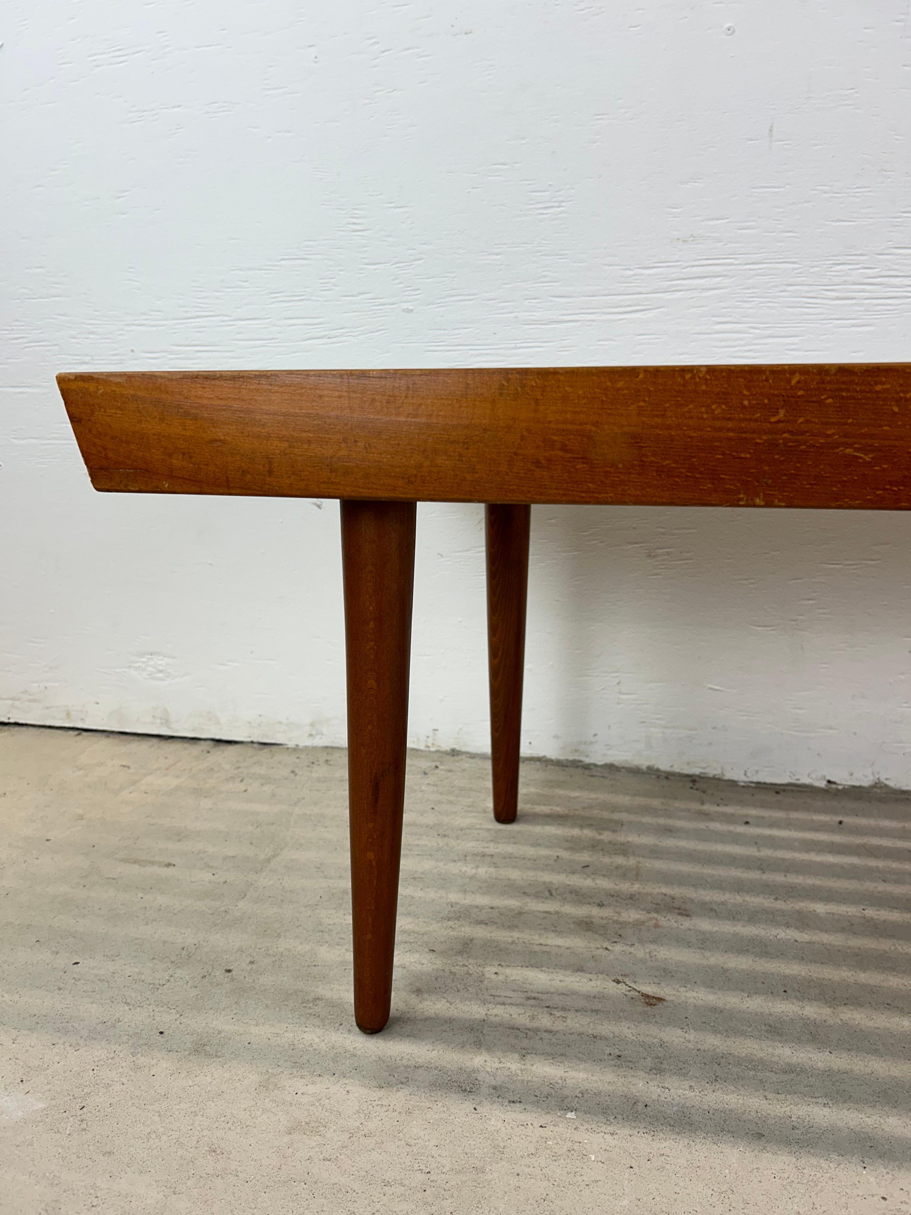 Banc à lattes en noyer moderne du milieu du siècle d'après Adrian Pearsall en vente 3