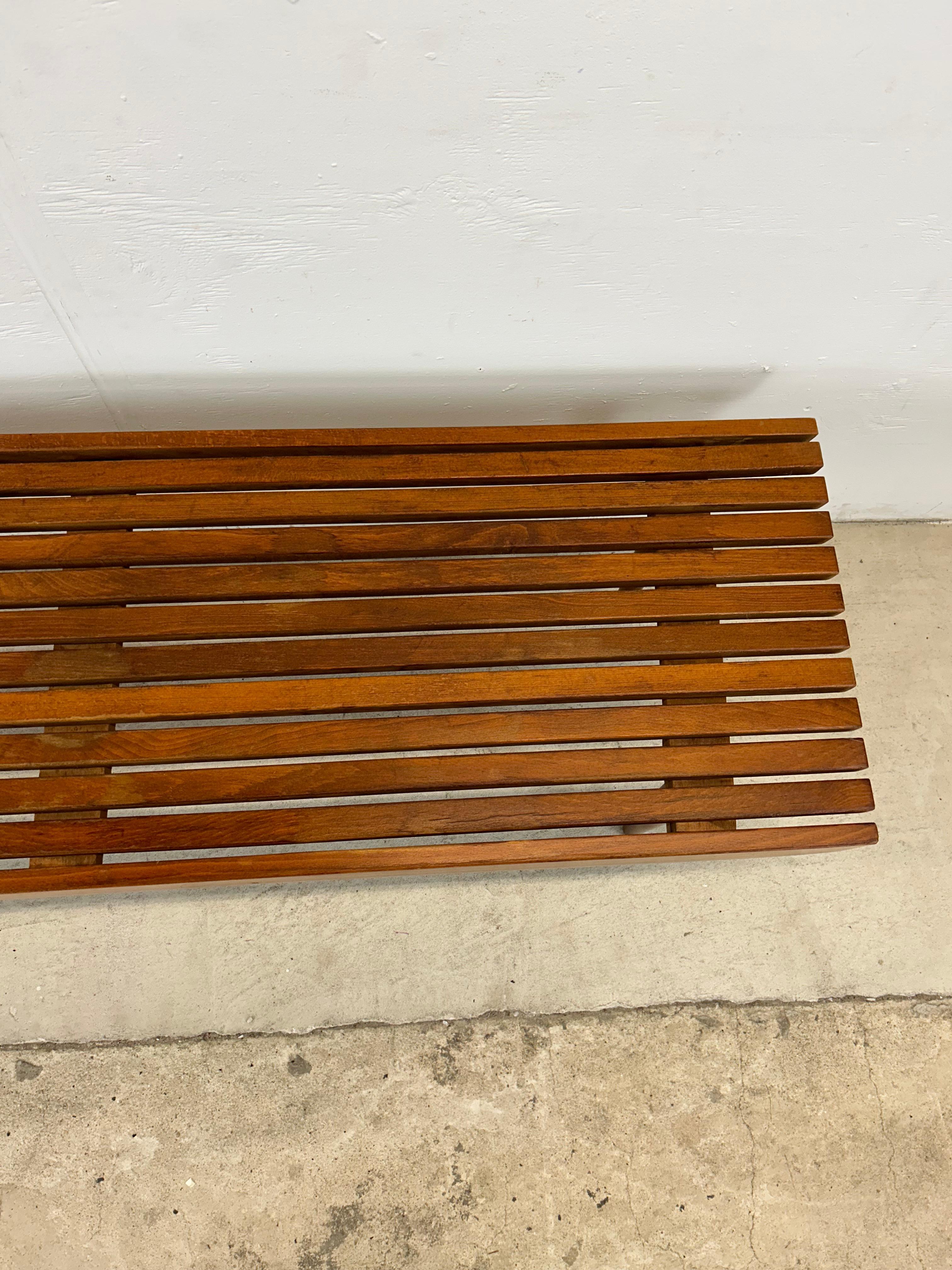 Banc à lattes en noyer moderne du milieu du siècle d'après Adrian Pearsall en vente 7