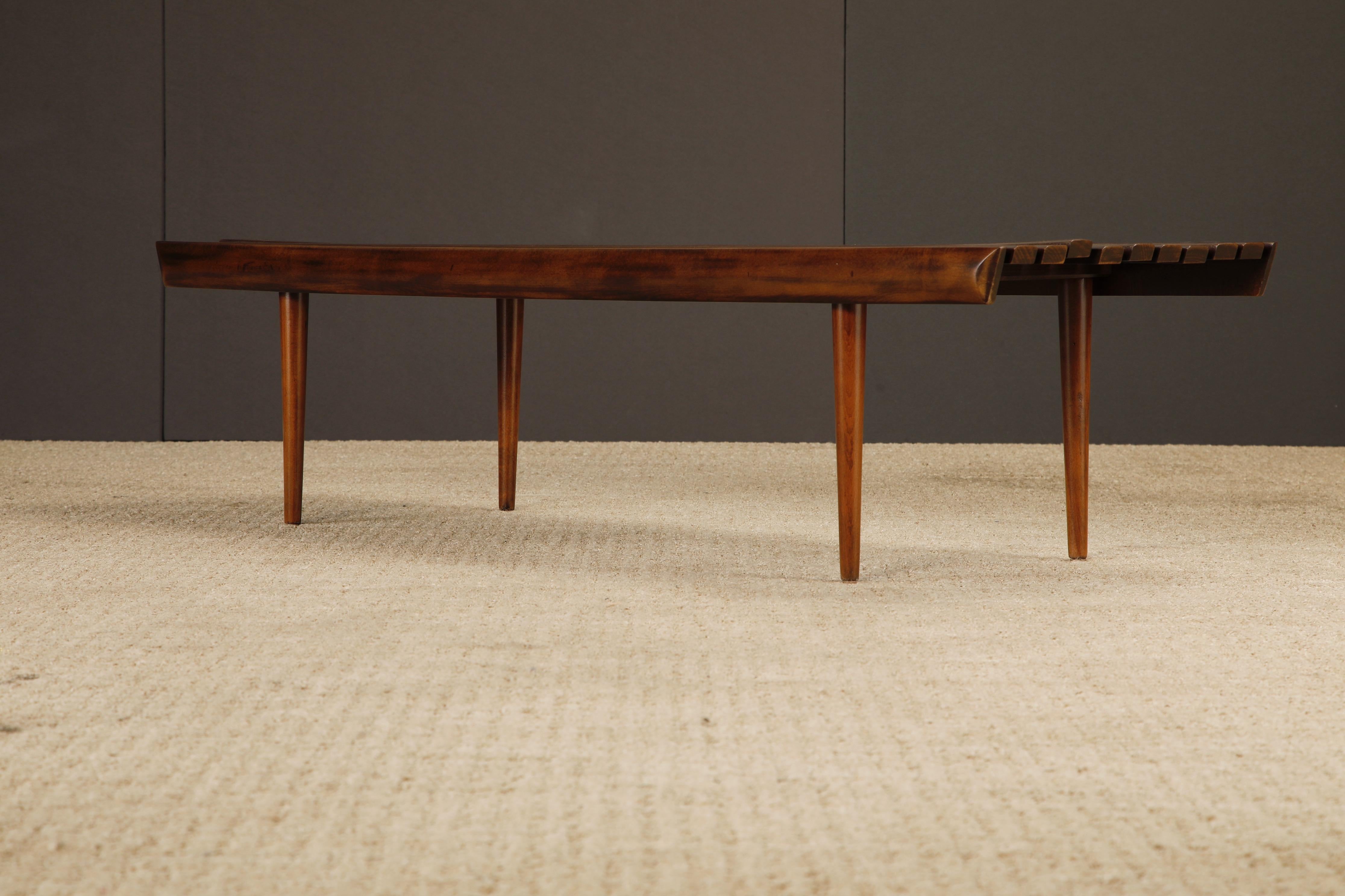 Banc ou table basse à lattes en noyer, moderne du milieu du siècle, 1960, restauré en vente 8