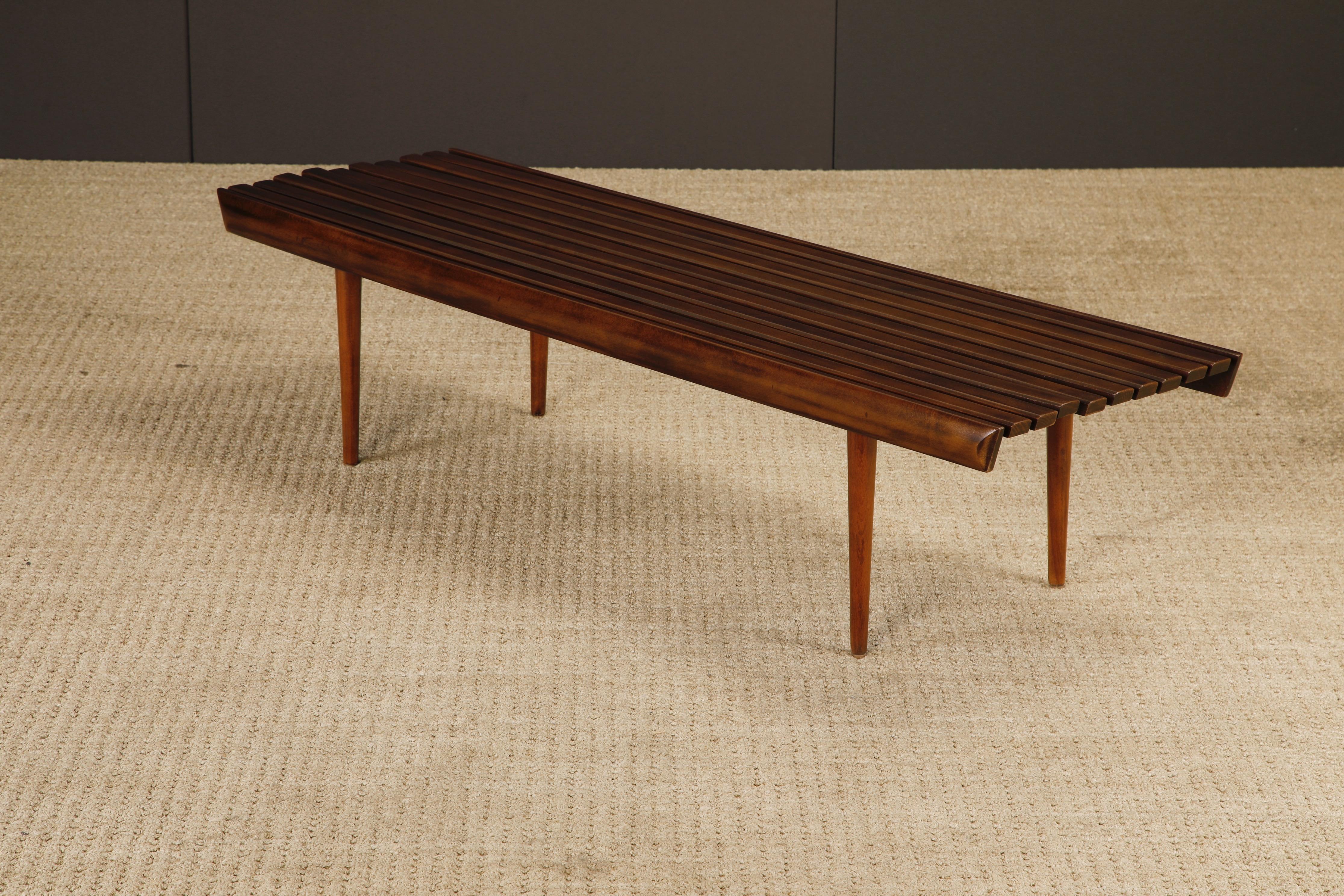 Banc ou table basse à lattes en noyer, moderne du milieu du siècle, 1960, restauré en vente 9