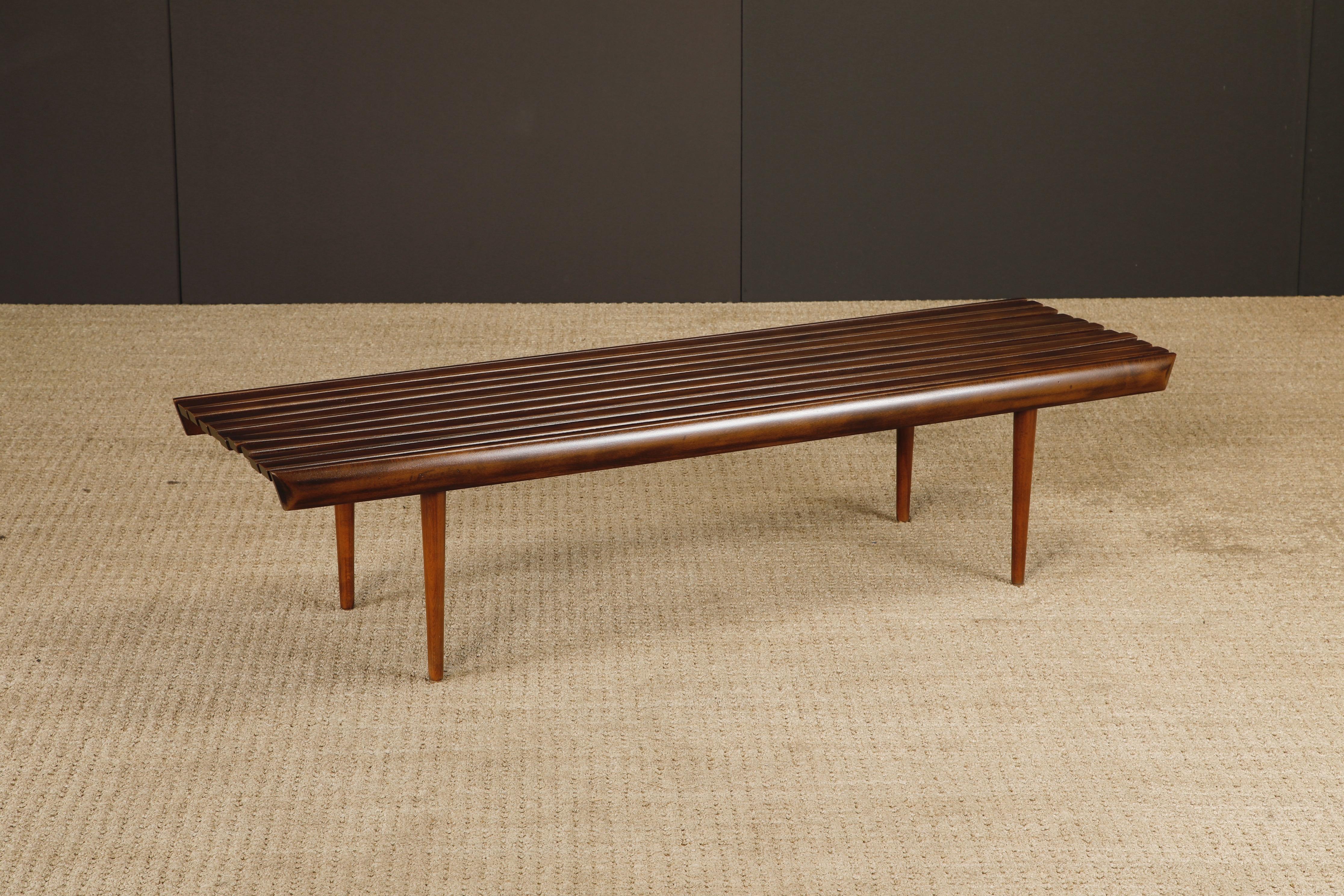 Banc ou table basse à lattes en noyer, moderne du milieu du siècle, 1960, restauré en vente 10