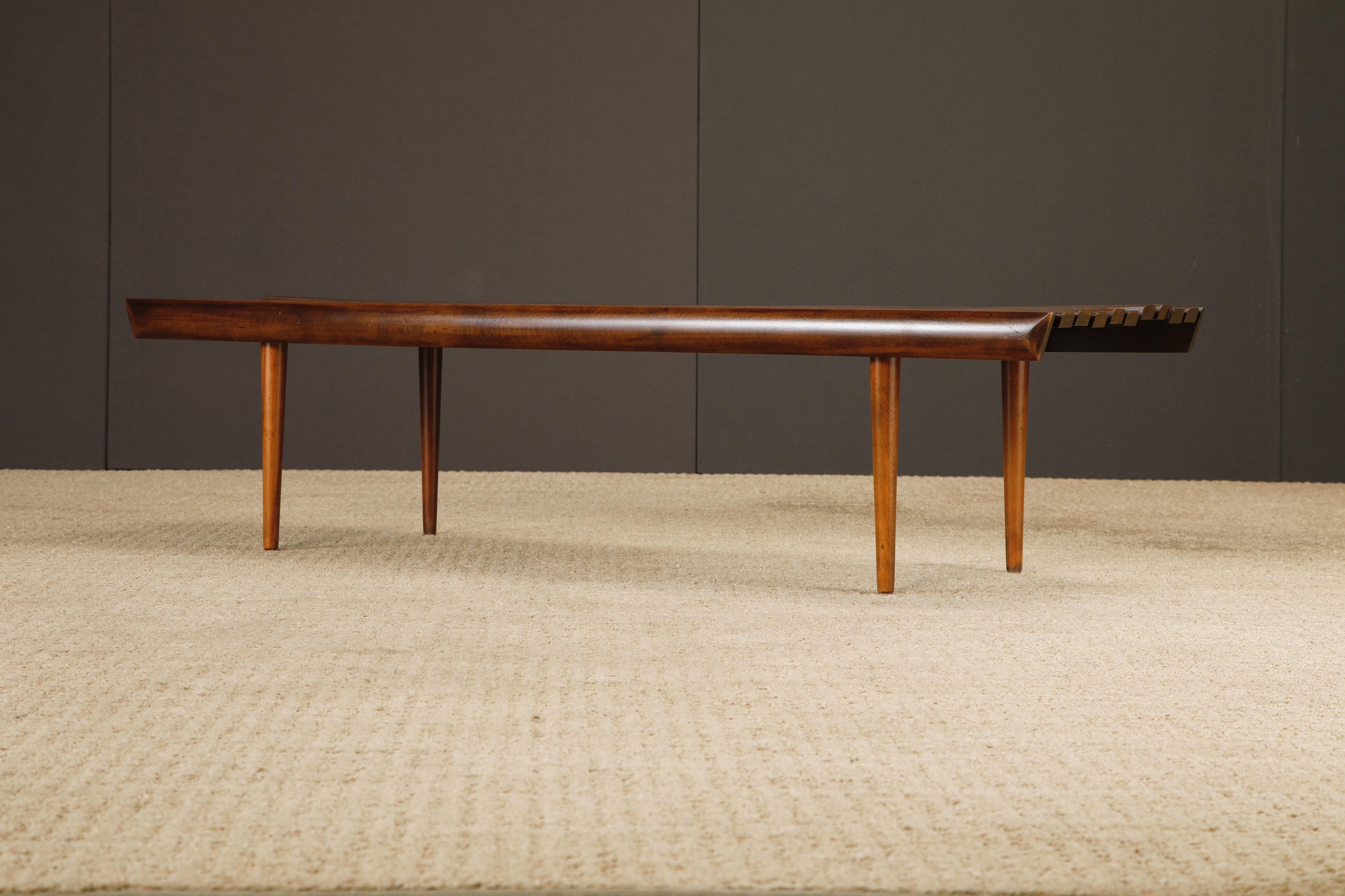 Banc ou table basse à lattes en noyer, moderne du milieu du siècle, 1960, restauré en vente 12