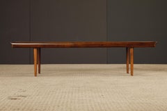 Panca o tavolino da caffè a doghe in noce di epoca moderna, anni '60, rifinito