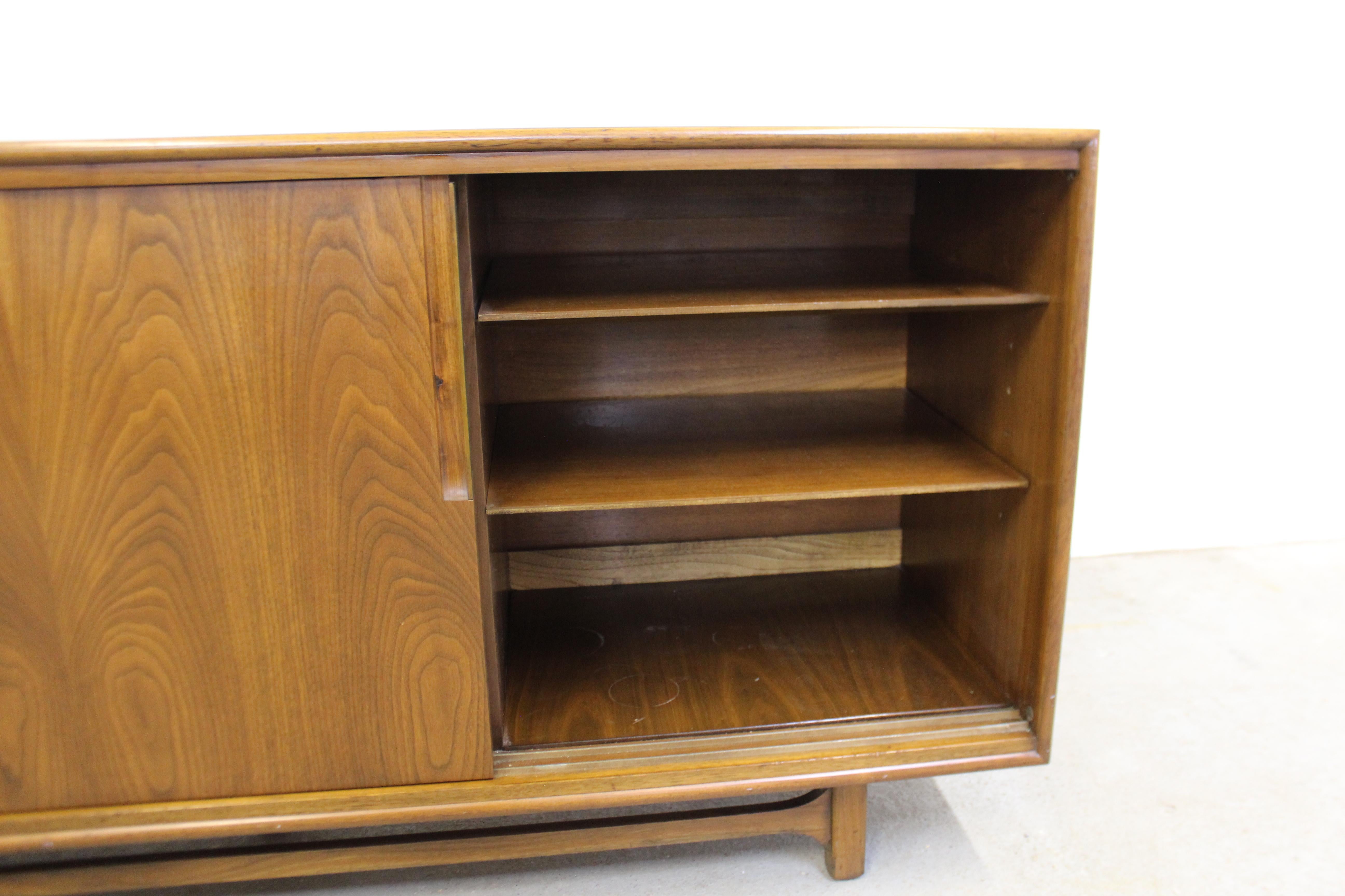 Mid-Century Modern Walnut Sliding Door Credenza by Cavalier 4