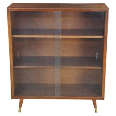 Mid Century Modern Nussbaum Schiebeglas Bücherregal Bücherschrank Display Cabinet MCM