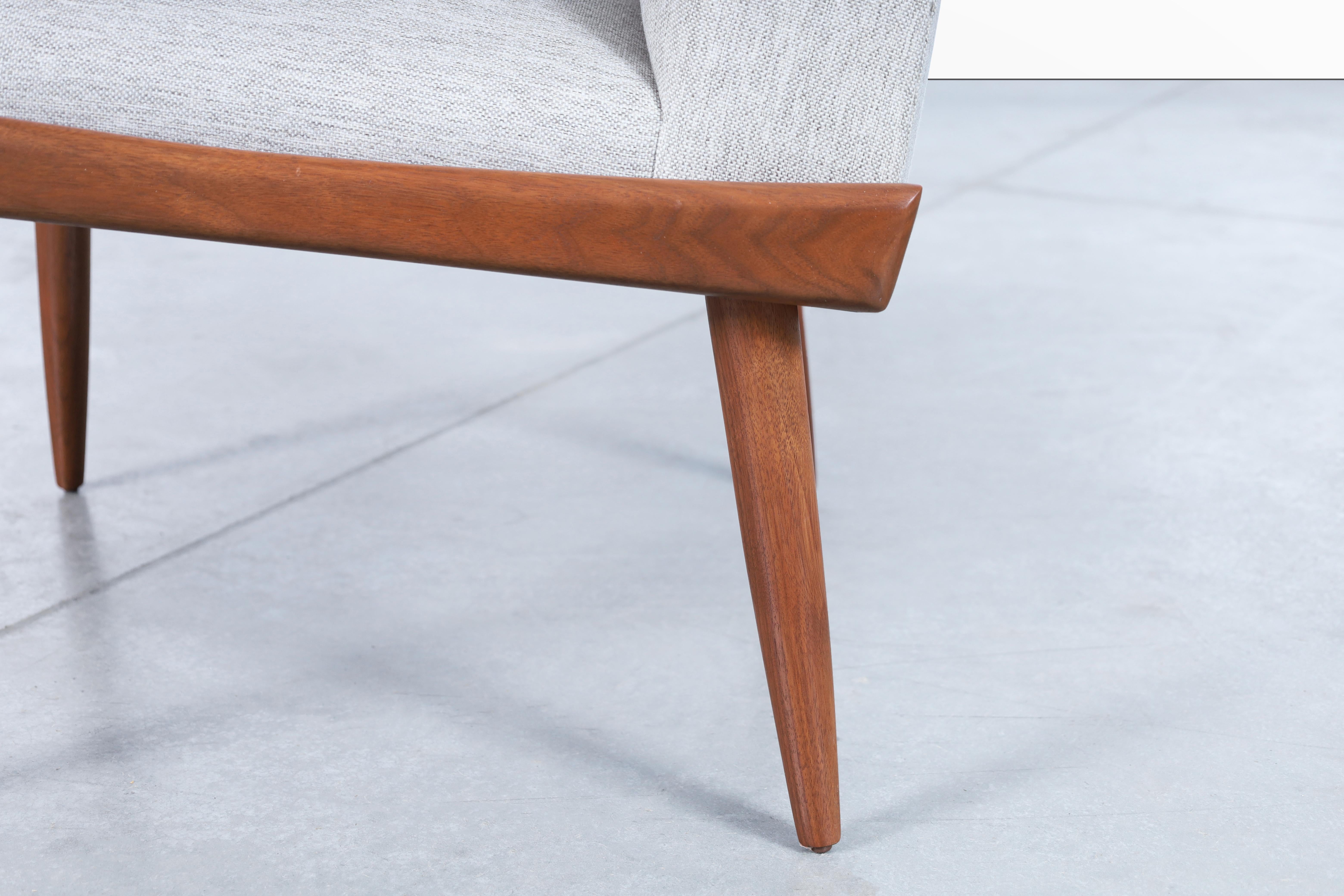 Moderne Slipper-Stühle aus Nussbaumholz von Kroehler aus der Jahrhundertmitte im Angebot 3