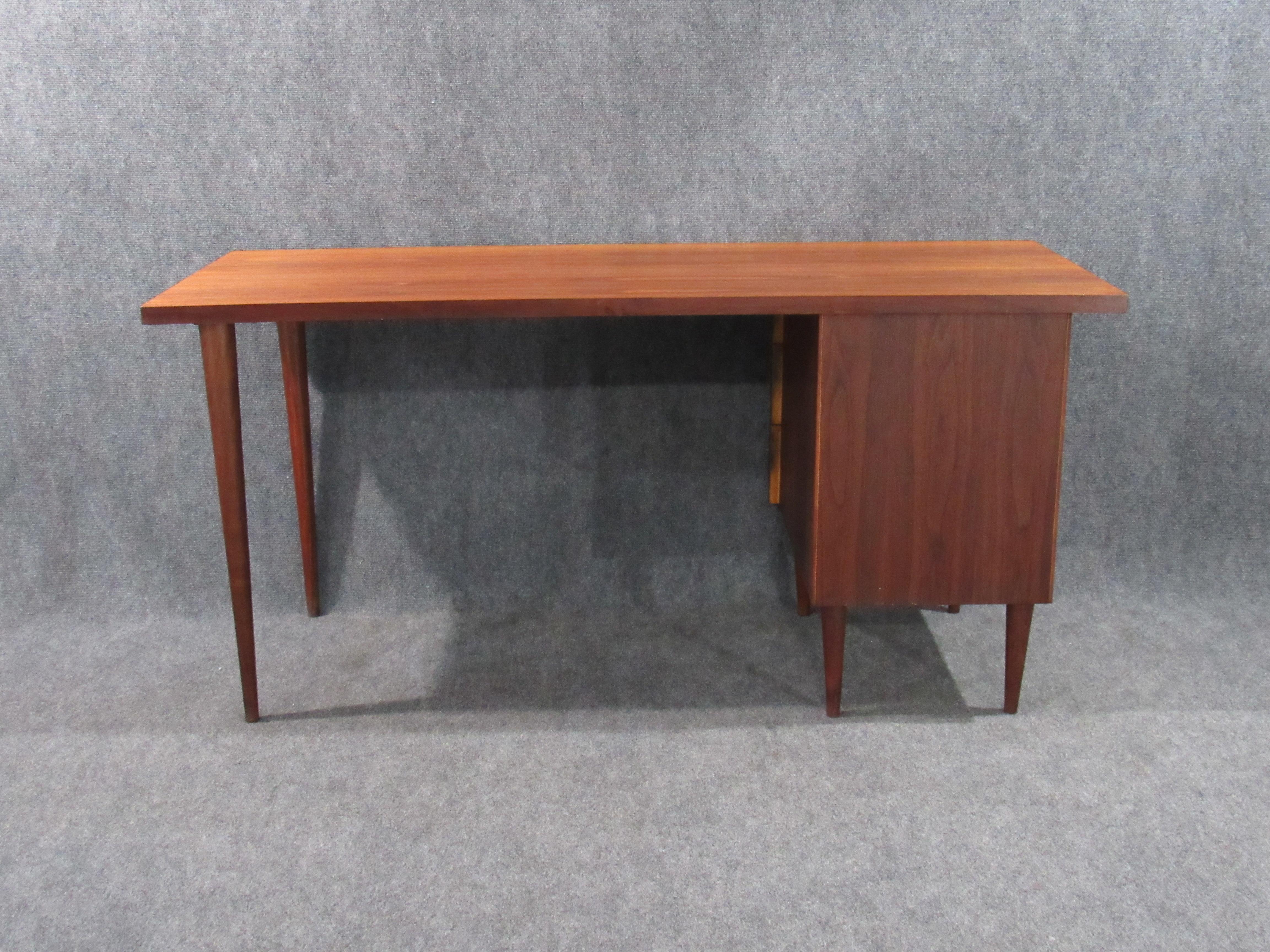 Mid-Century Modern Walnut Small Desk by Ben Thompson for Design Research 8