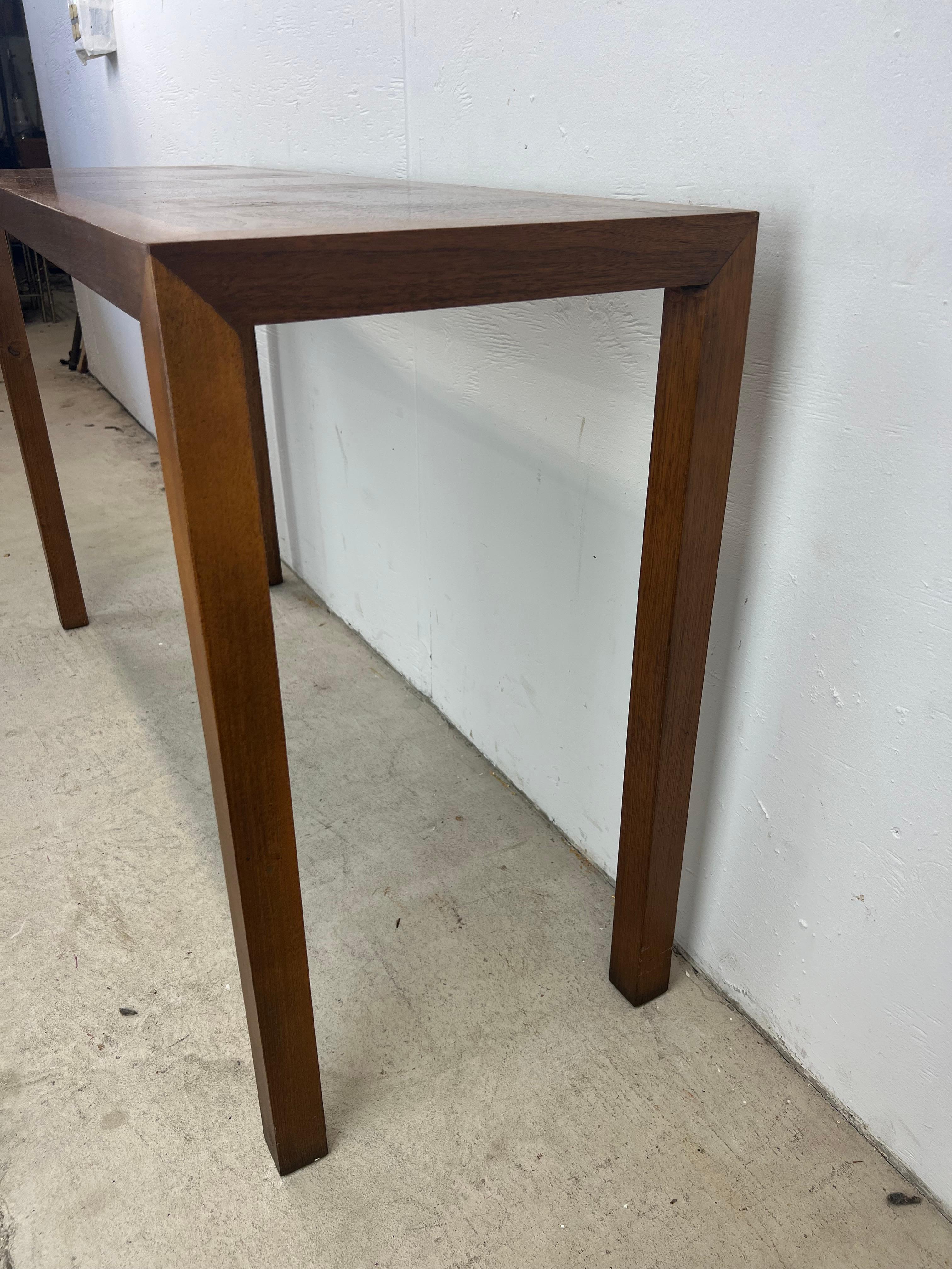 Mid Century Modern Walnut Sofa Console Table by Lane Furniture In Good Condition For Sale In Freehold, NJ