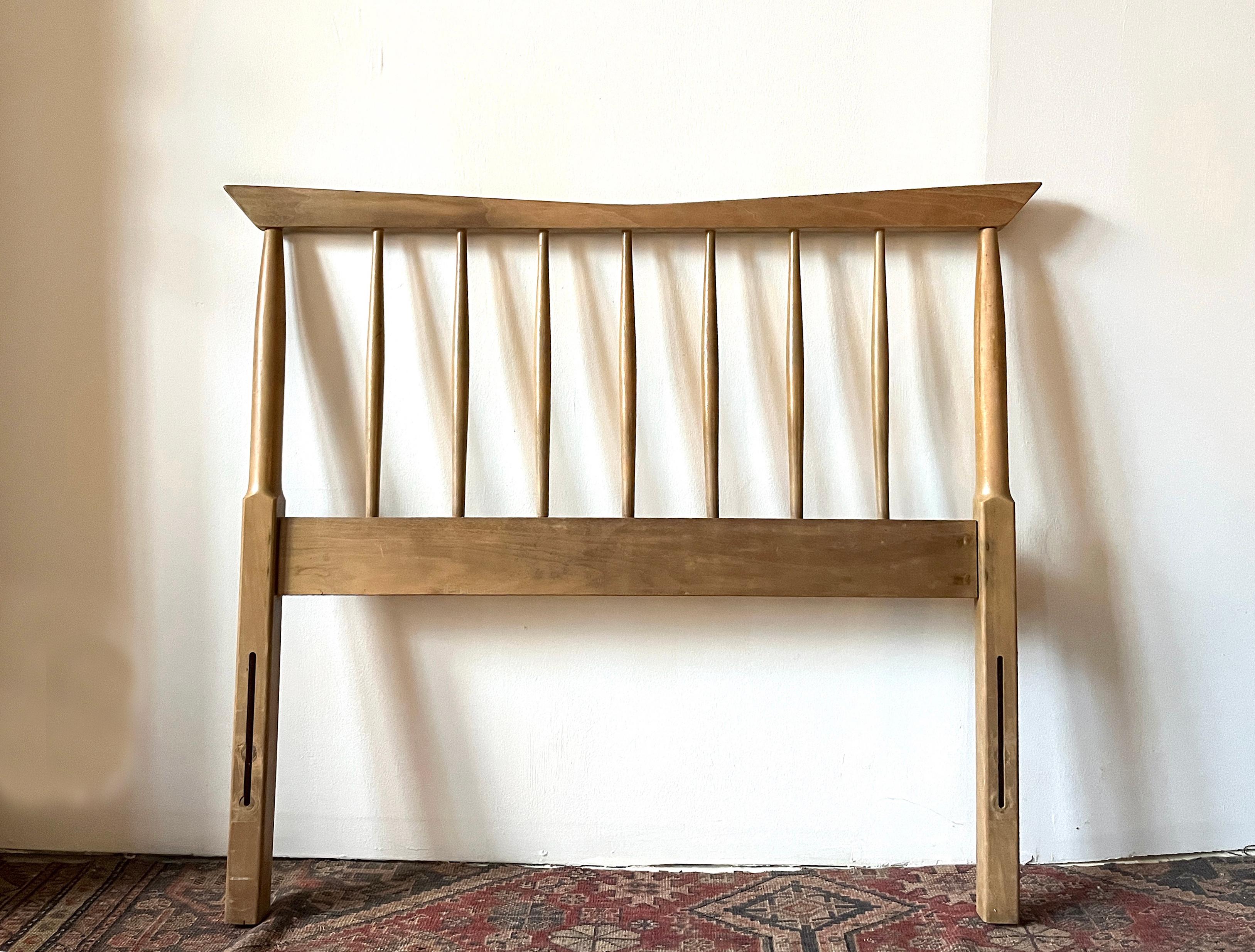 Classic Mid-Century Modern twin solid walnut wood spindle headboard. Clean lines and angles give this that atomic look. Original unrestored, as-is condition. 

No maker's marks but in the spirit of Lane Furniture. Very solid and blends with many