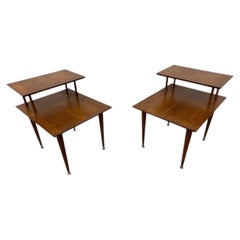 Tables d'appoint modernes de style « Mid-Century » en noyer – Lot de 2